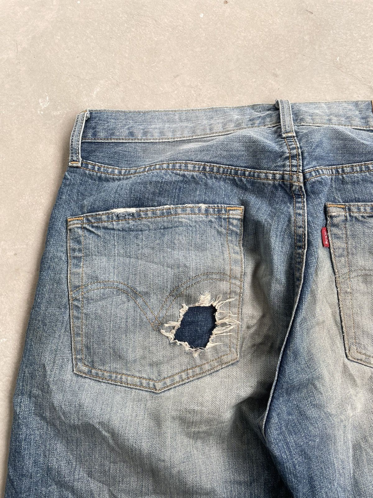 Levi's × Vintage LEVIS 501 VINTAGE JAPAN WELL WORN DENIM PANT Size US 32 / EU 48 - 14 Thumbnail