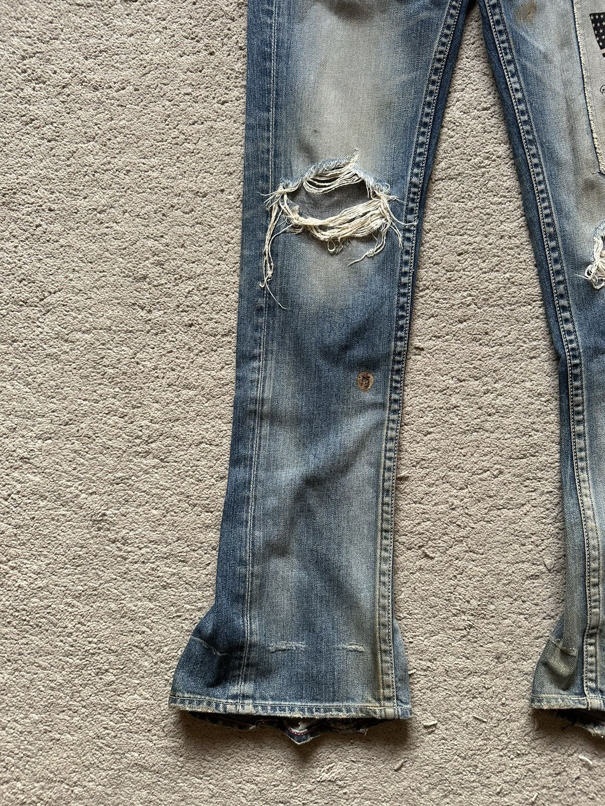 Isamu Katayama Backlash 2000s Varosh Distressed Quote Flare Jeans Size US 30 / EU 46 - 2 Thumbnail