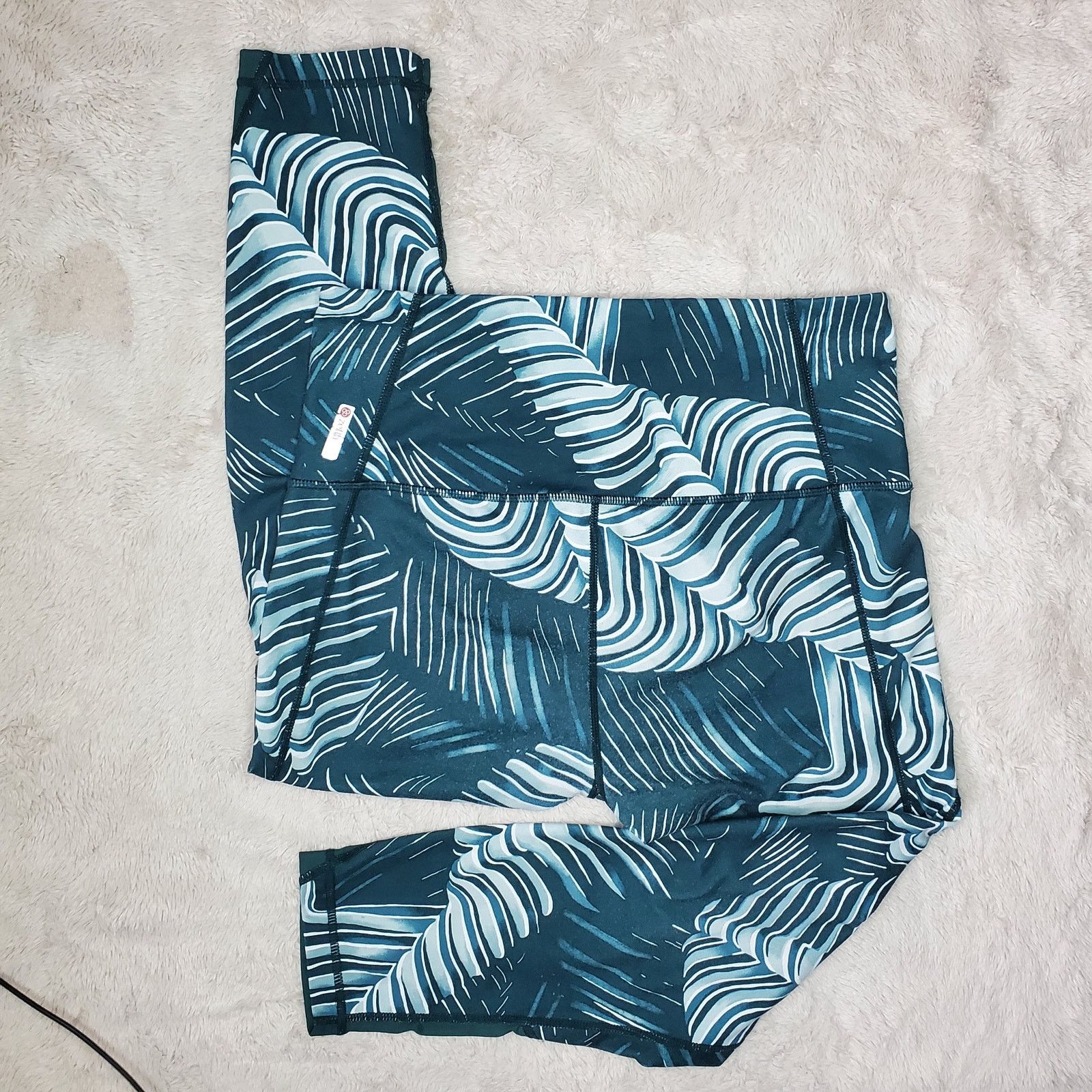 Other Zella Green Leaf Leggings Medium Size 28" / US 6 / IT 42 - 2 Thumbnail