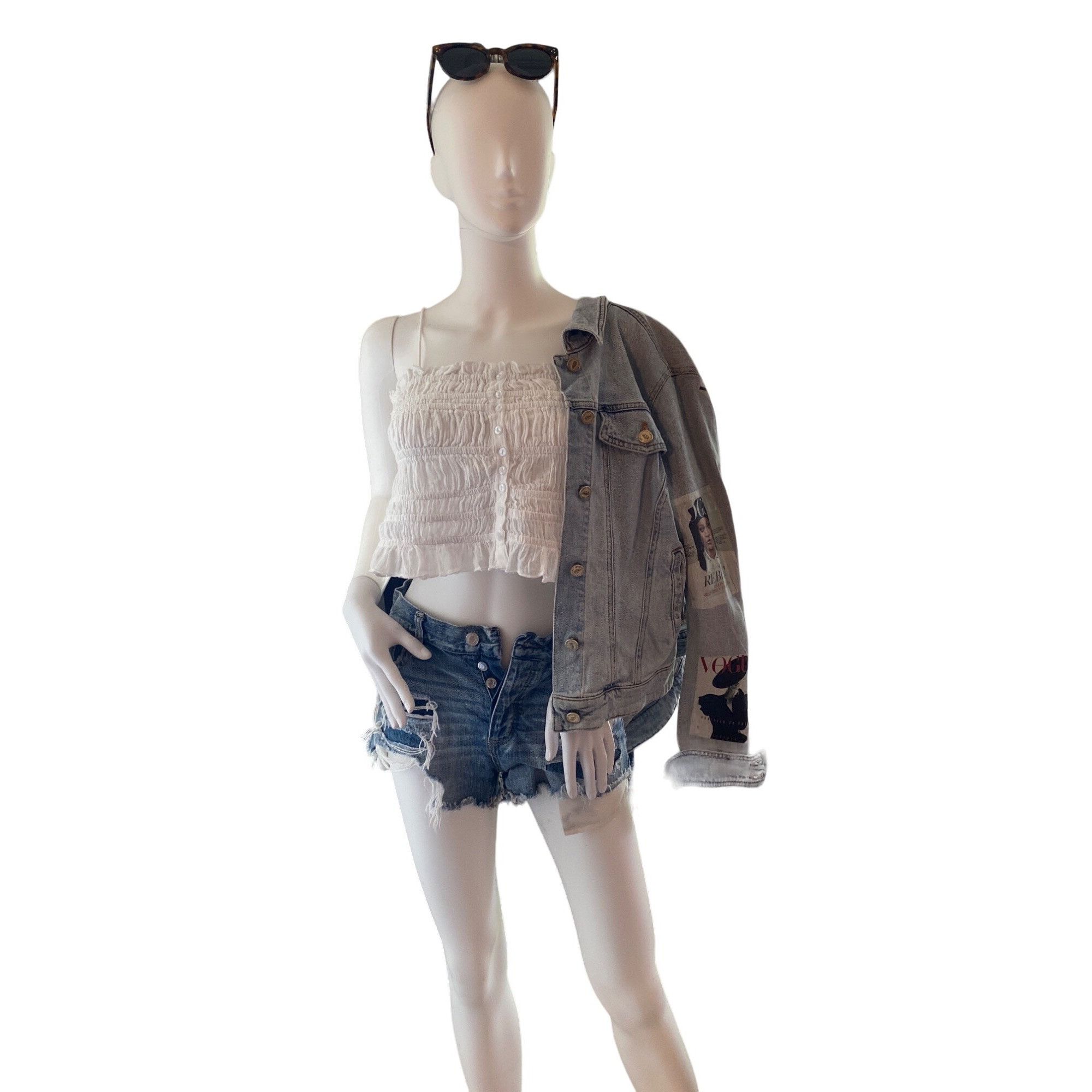 American Eagle Outfitters AMERICAN EAGLE VINTAGE HI-RISE FESTIVAL RETRO CUTOFF SHORTS Size 25" / US 0 / IT 36 - 1 Thumbnail