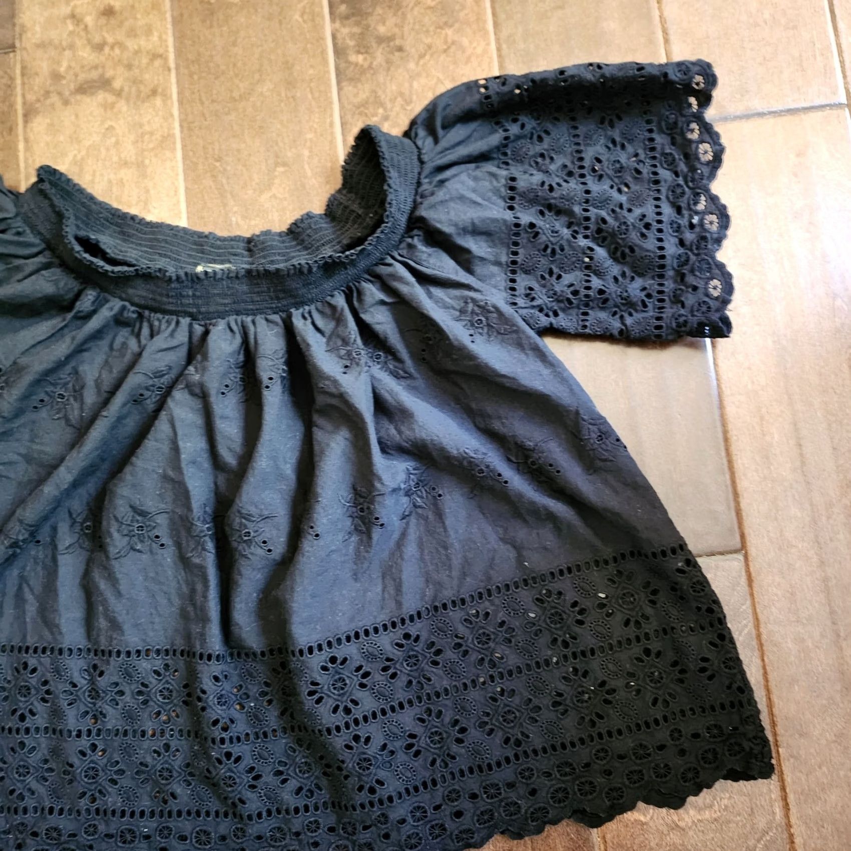 Forever 21 FOREVER 21 Blouse Women's Cropped Sleeveless Black Small Regular Size S Top Shirt Casual All Seasons Party/Cocktail Travel Mens Girls Women Size S / US 4 / IT 40 - 4 Thumbnail