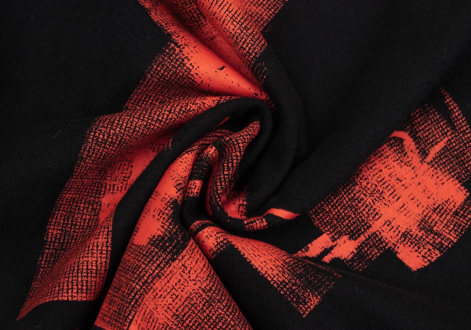 Yohji Yamamoto Logo Print T-shirt in Black and Red Size US M / EU 48-50 / 2 - 11 Thumbnail