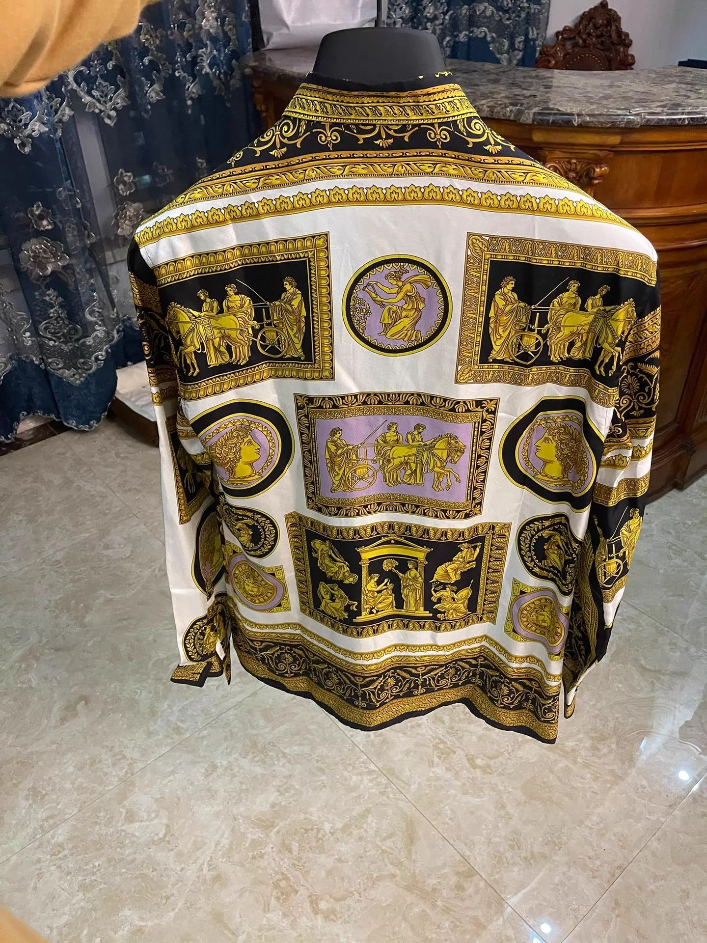Versace Versace Classic Black & Gold Silk Shirt 40 Size US M / EU 48-50 / 2 - 2 Thumbnail