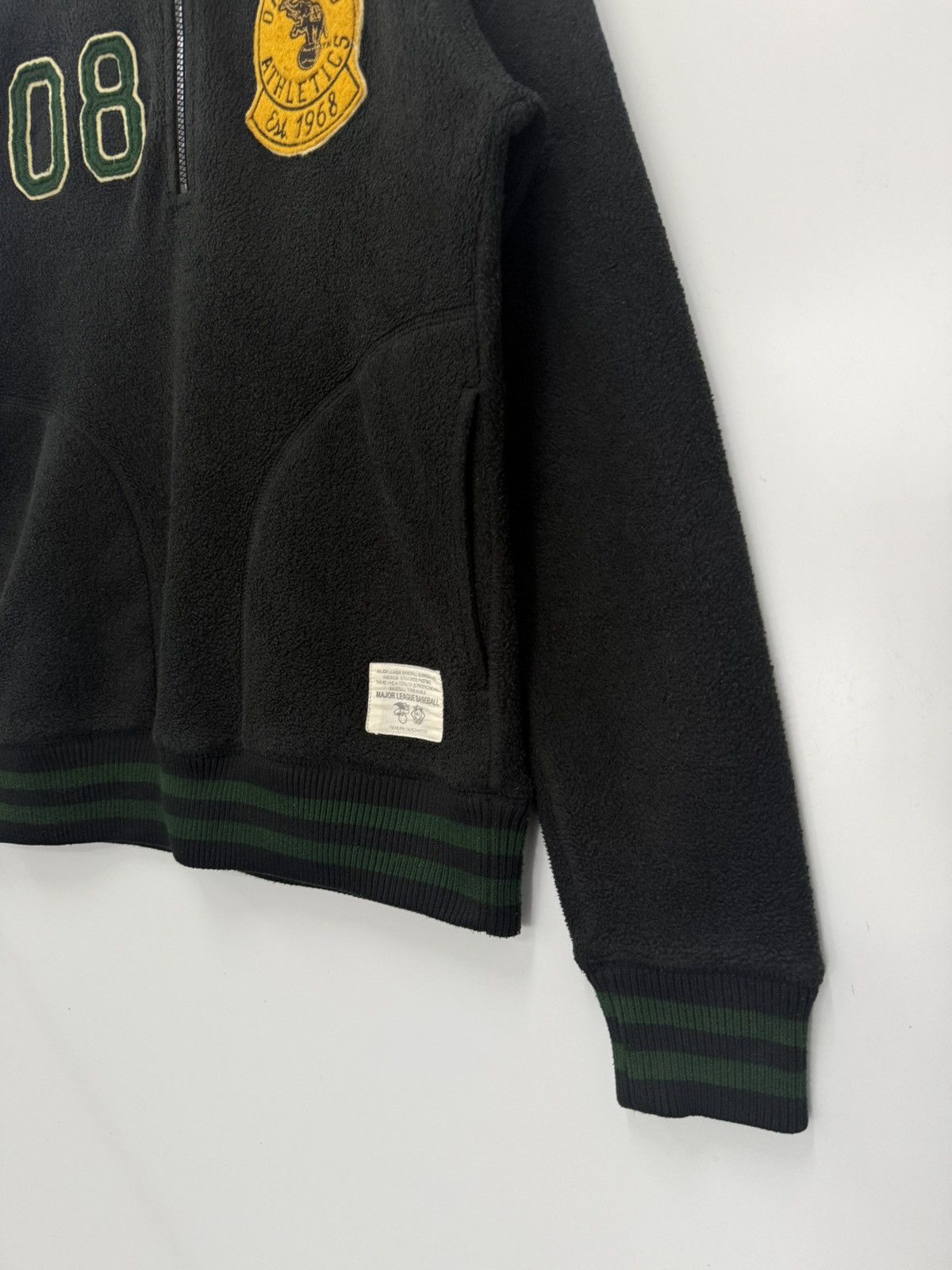 MLB 🔥 UNIQLO X MLB OAKLAND ATHLETIC 2003 FLEECE PULLOVER - M Size M / US 6-8 / IT 42-44 - 2 Thumbnail