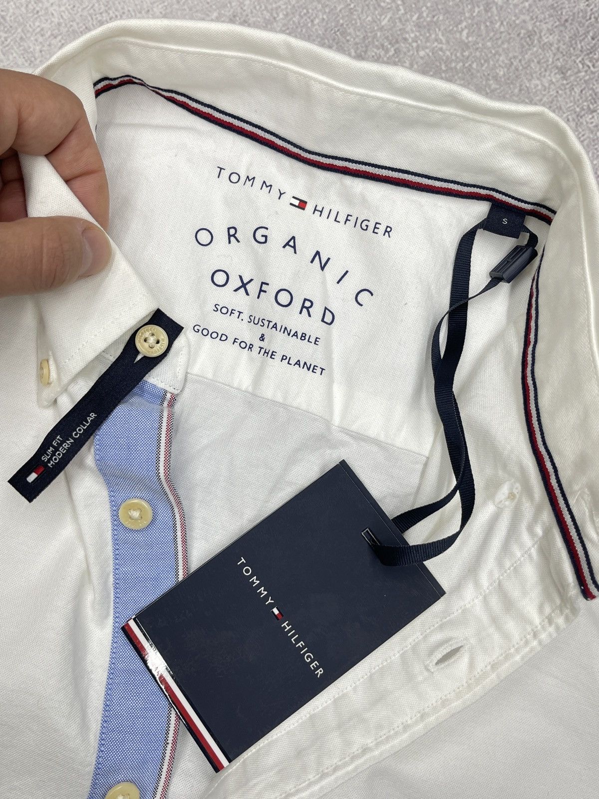 Tommy Hilfiger Mens Tommy Hilfiger Organic Oxford Shirt White slim Fit Size US S / EU 44-46 / 1 - 6 Thumbnail