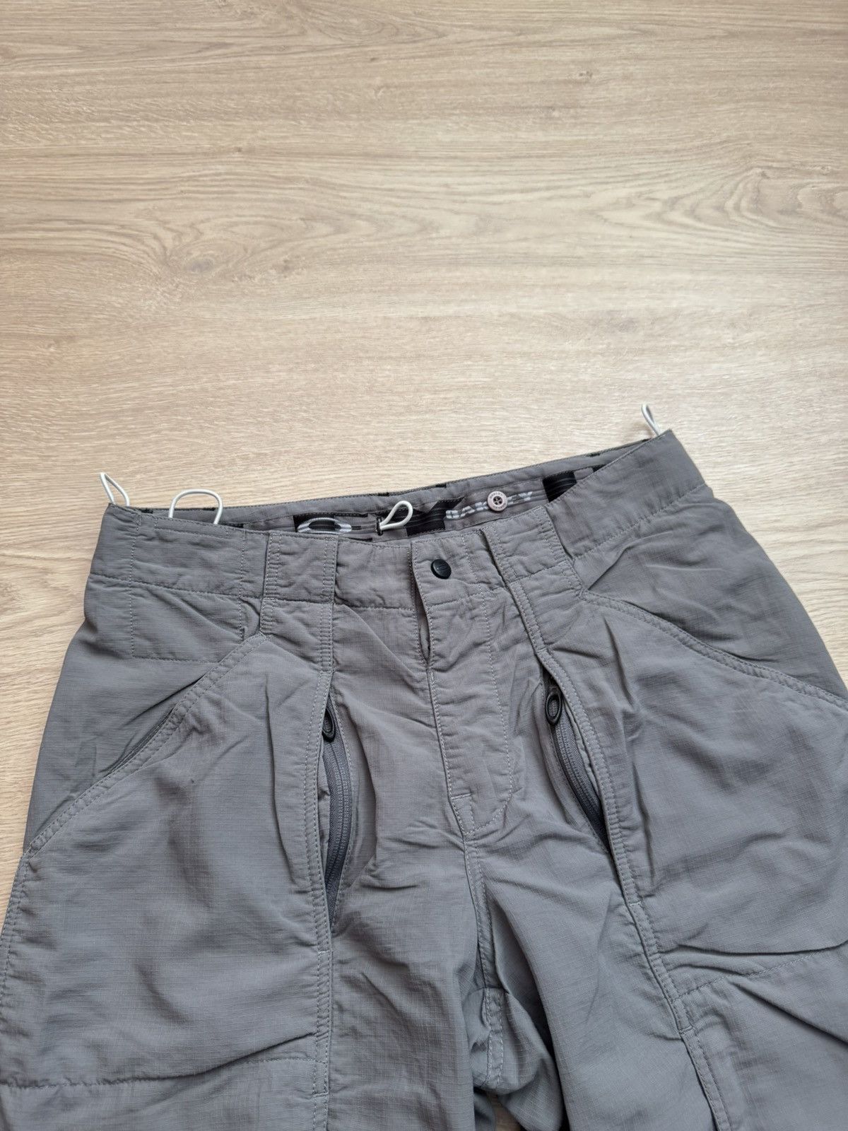 Oakley Vintage 00’s 2006 Oakley y2k Cycle Tactical Cargo Shorts Size US 34 / EU 50 - 2 Thumbnail