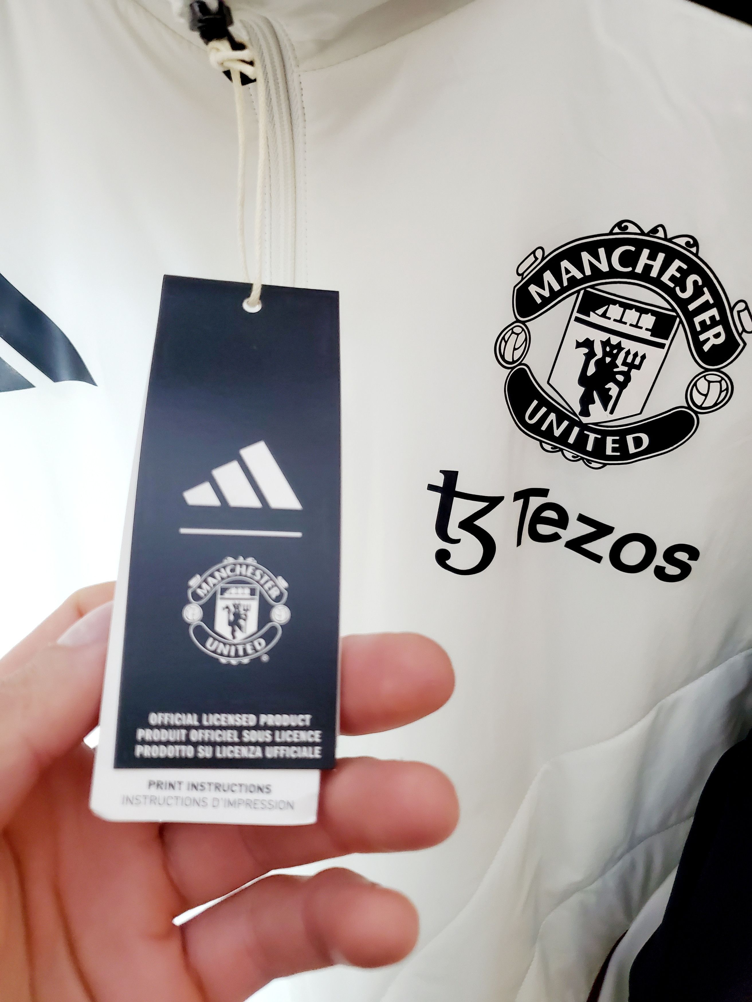 Adidas MANCHESTER UNITED 2024/2025 TOP WITH INTEGRATED BALACLAVA XL Size US XL / EU 56 / 4 - 5 Thumbnail