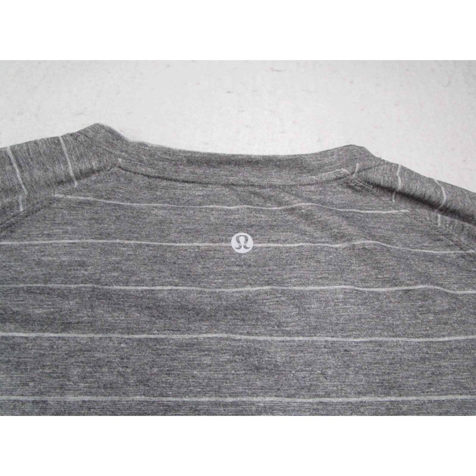 Lululemon Lululemon Men's Gray Striped Short Sleeve V Neck Performance Tee Shirt Large Size US L / EU 52-54 / 3 - 3 Thumbnail