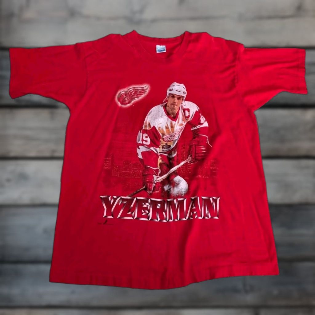 Salem Sportswear VINTAGE 90s Steve Yzerman Detroit Red Wings Salem Sportswear Tee Shirt XL Red USA Graphic Print Short Sleeve Crew Neck Single Stitch Men Size US XL / EU 56 / 4 - 1 Thumbnail