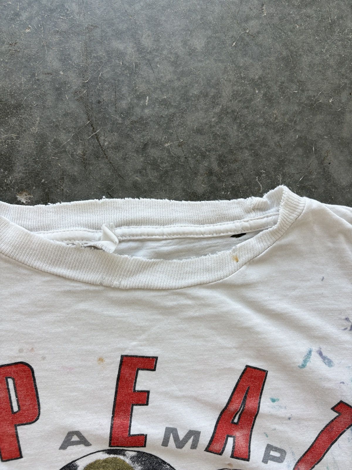 Vintage Vintage 90s Chicago Bulls Rap Tee 3 Peat Thrashed Boxy Fit Size US L / EU 52-54 / 3 - 10 Thumbnail