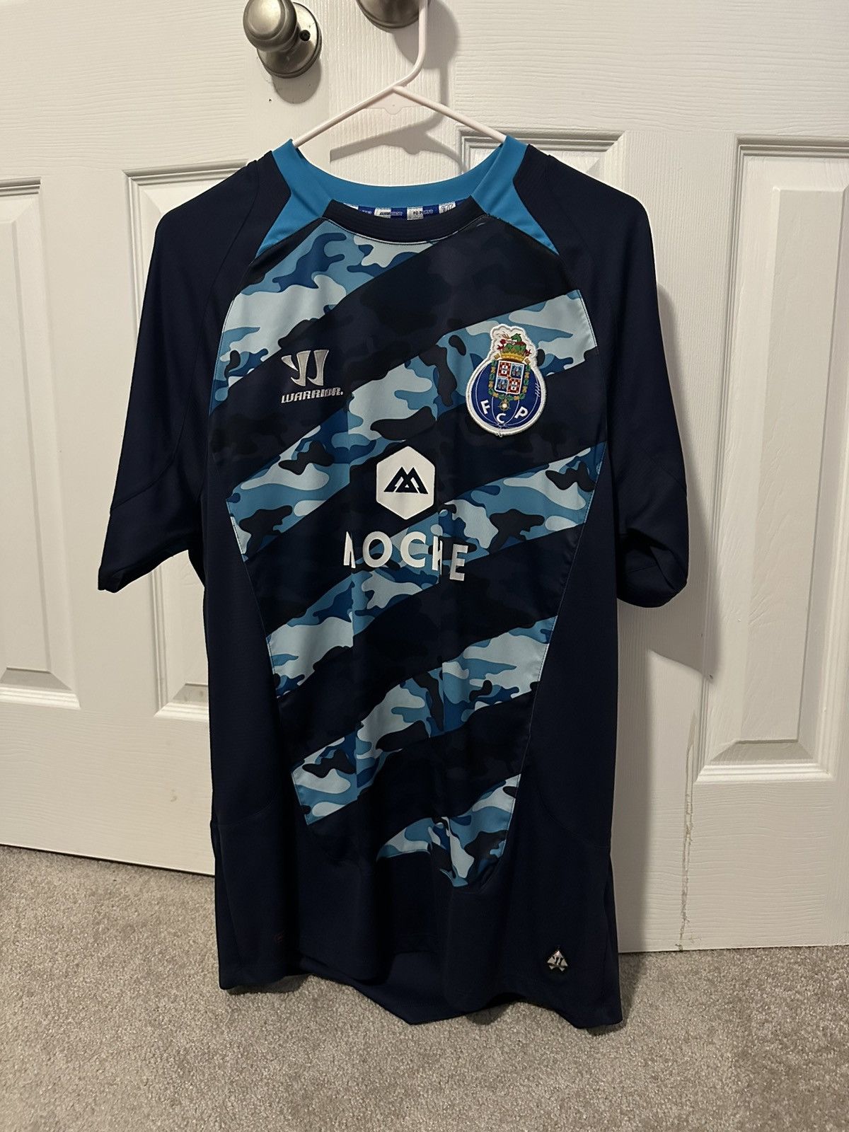 Warrior Warrior FC Porto Danilo 14/15 Away Kit Size US L / EU 52-54 / 3 - 1 Thumbnail