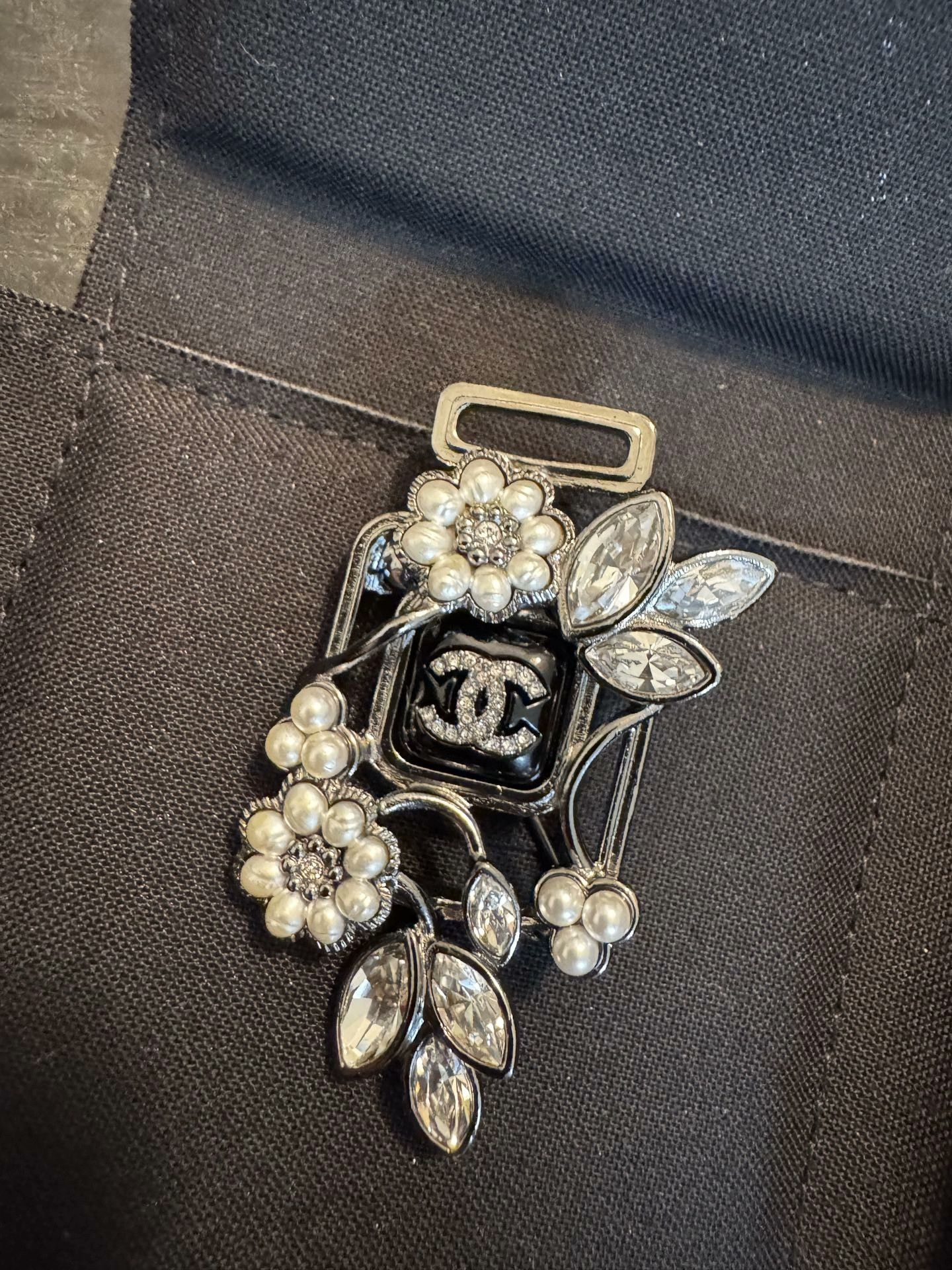 Chanel Chanel Floral Perfume Bottle Brooch Size ONE SIZE - 1 Thumbnail