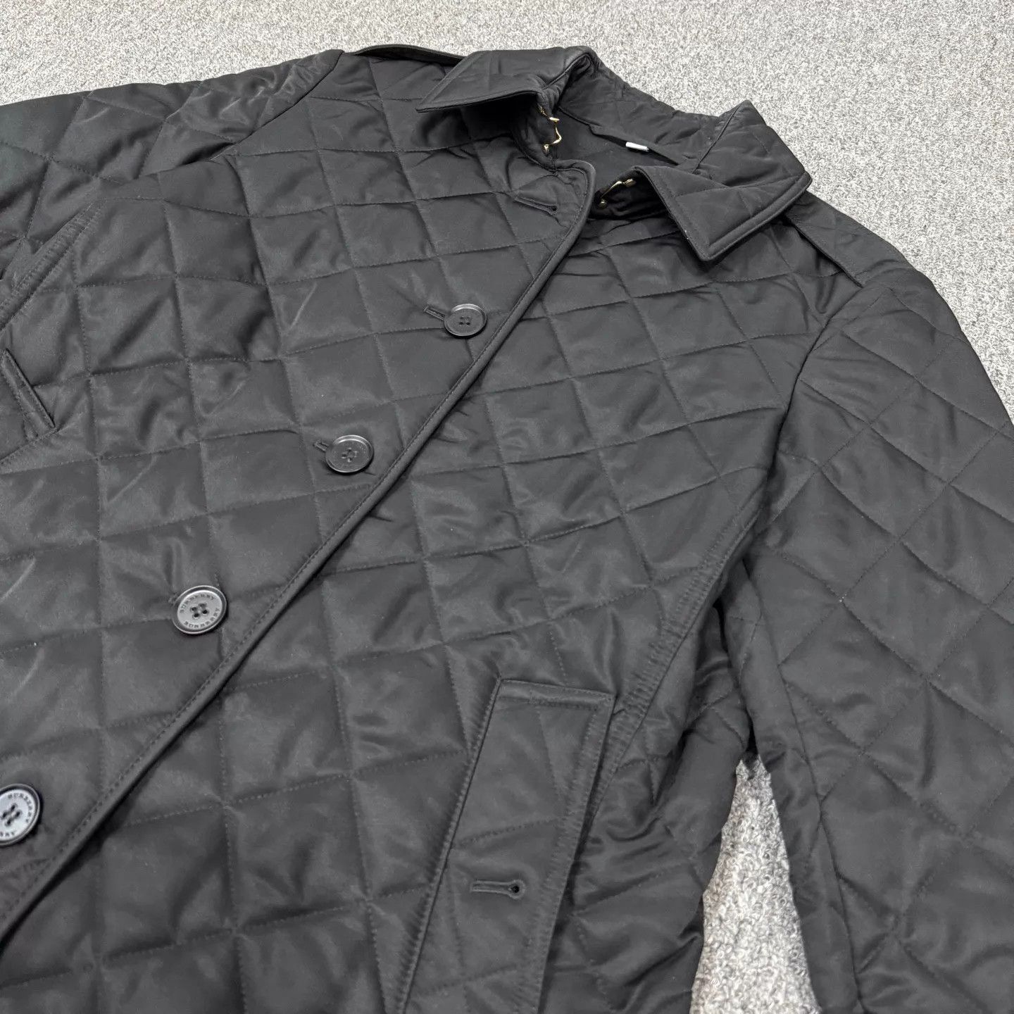 Burberry Burberry black check puffer jacket L mint Size L / US 10 / IT 46 - 3 Thumbnail