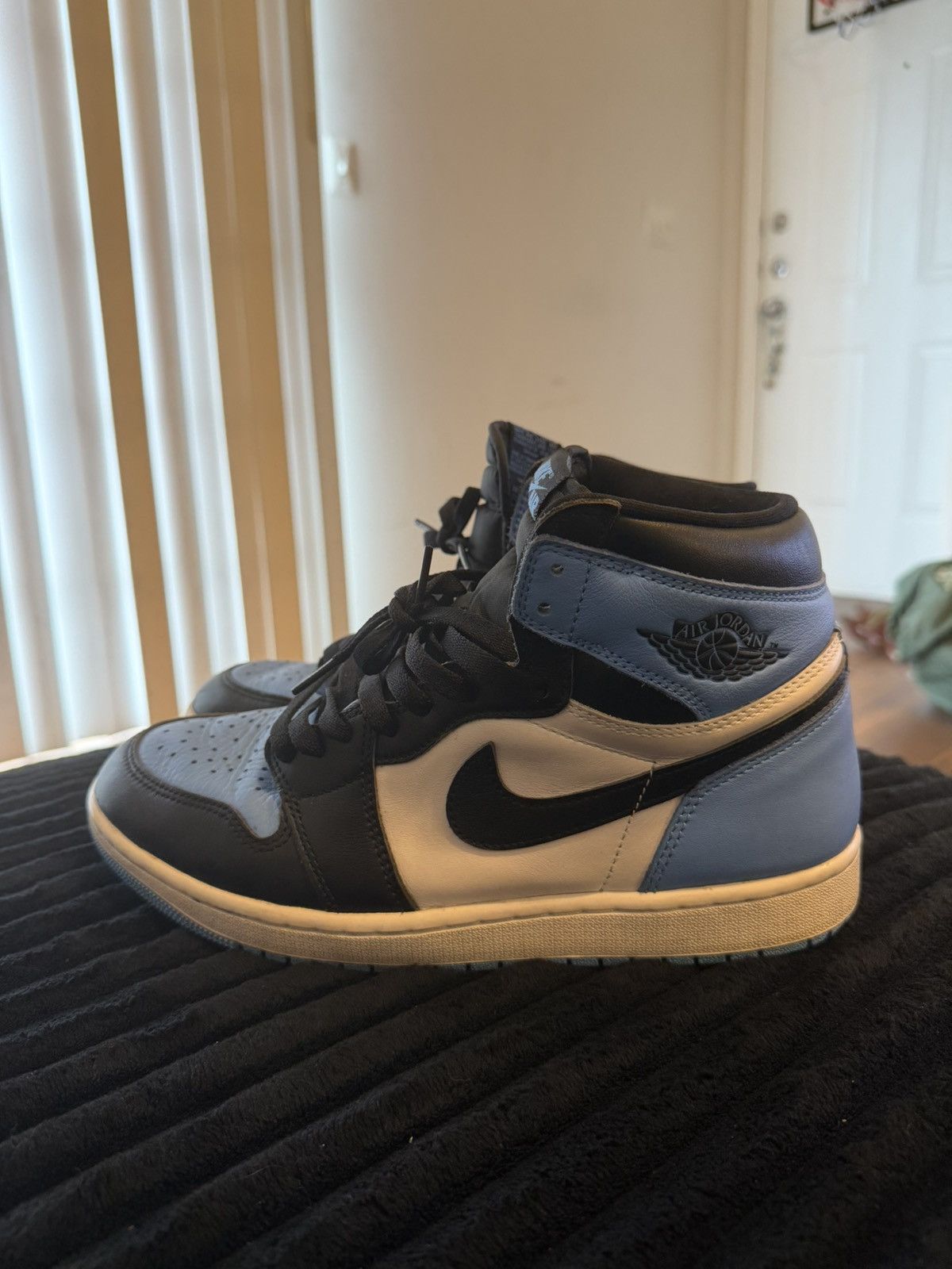 Jordan Brand Jordan 1 High OG UNC Toe Size US 10 / EU 43 - 3 Thumbnail