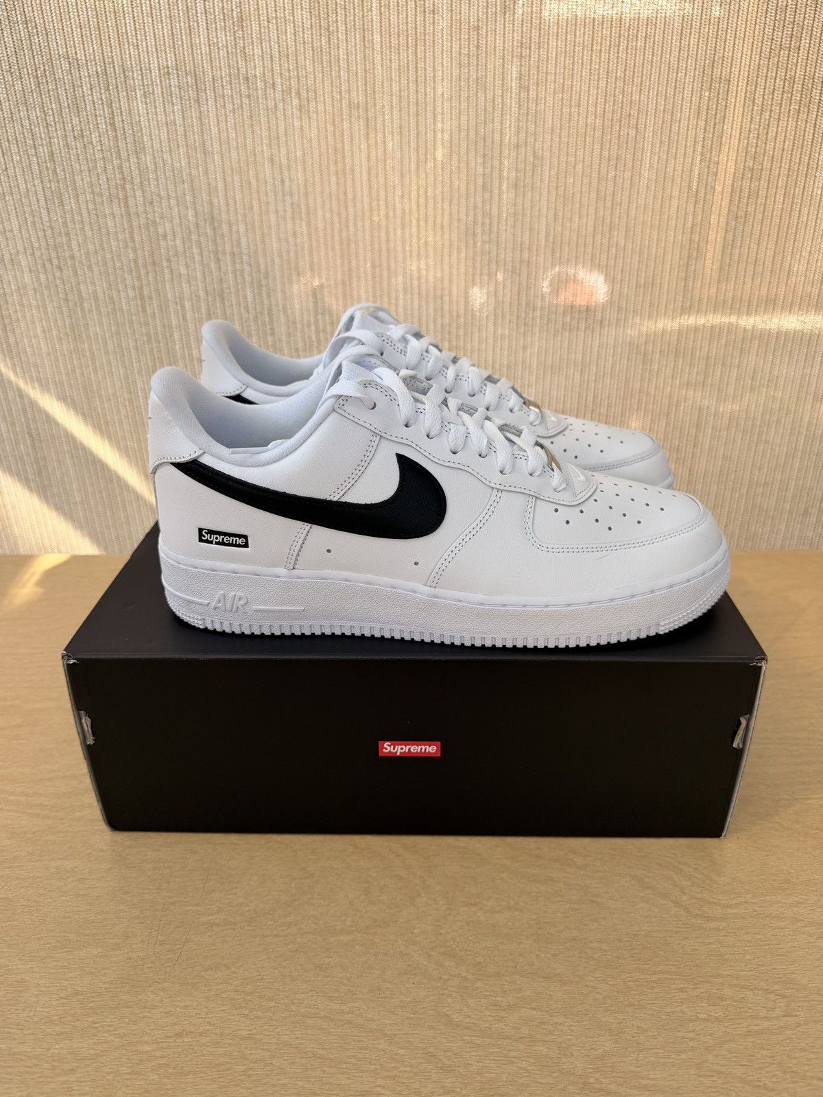 Nike × Supreme Nike Air Force 1 Low Supreme White Black Size US 10 / EU 43 - 2 Thumbnail