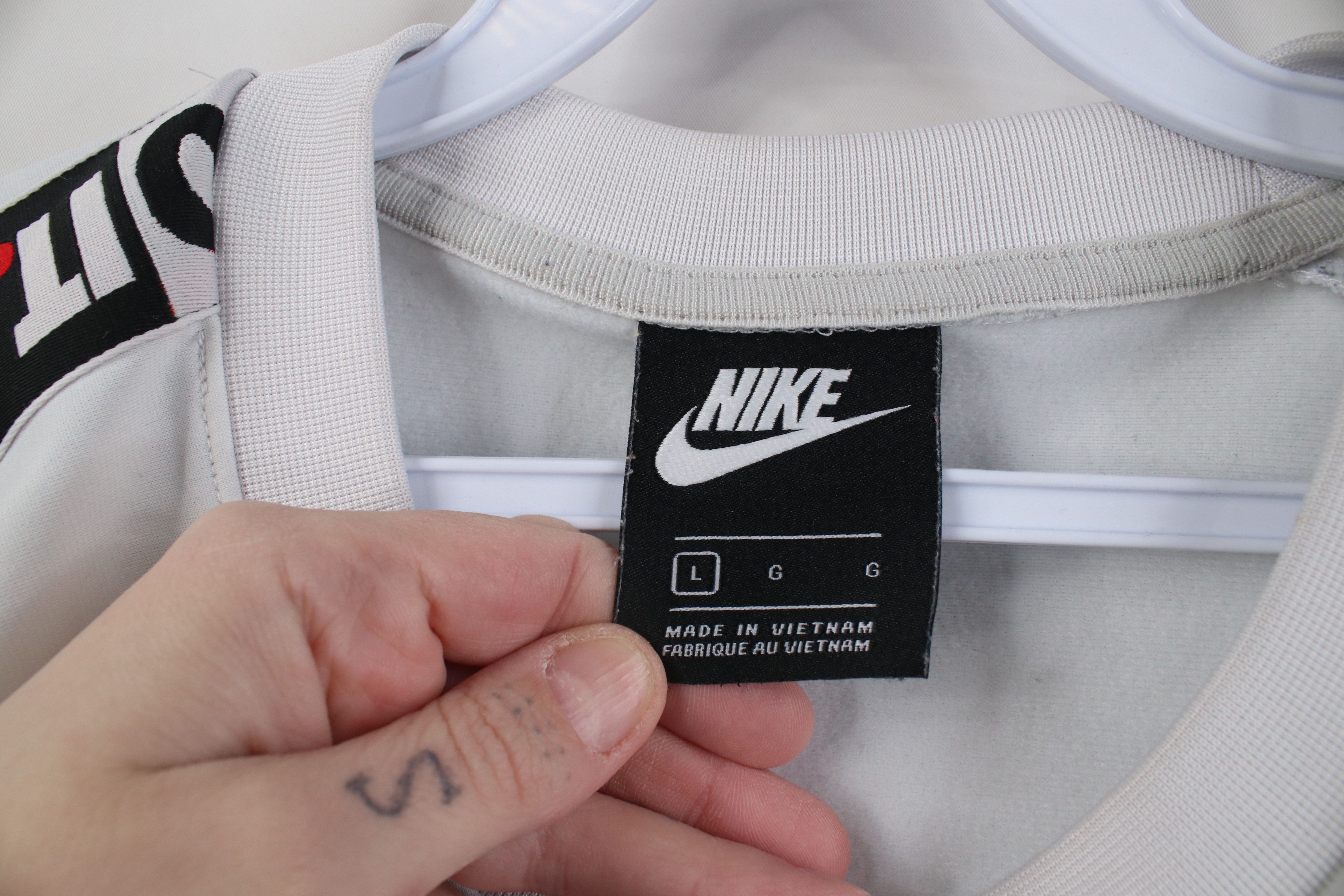 Nike Y2K Nike Taped Logo Lightweight Crewneck Sweatshirt White Size US L / EU 52-54 / 3 - 9 Thumbnail