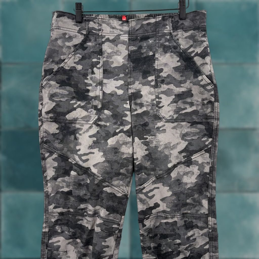 Spanx Spanx Pants Womens XL Gray Camo Stretch Twill Cargo Jogger Pockets Comfort Gym - Jogger Pants - Gray Camouflage Cargo Pants Women XL Spanx Size 40" / US 18 - 1 Thumbnail