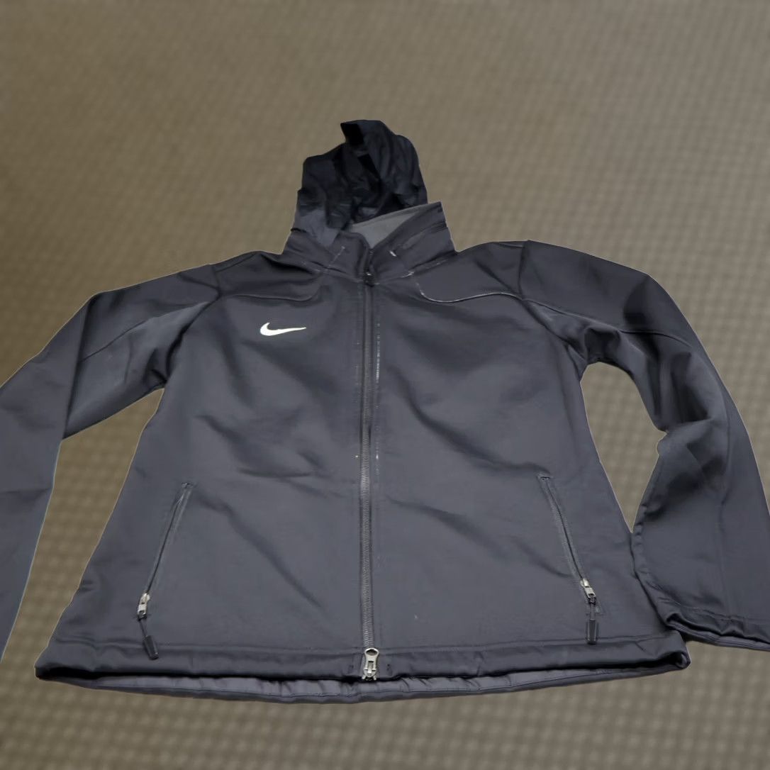 Nike Nike Jacket Womens Medium Black Hooded Full Zip Softshell Fleece Lined Wind Rain Size M / US 6-8 / IT 42-44 - 1 Thumbnail