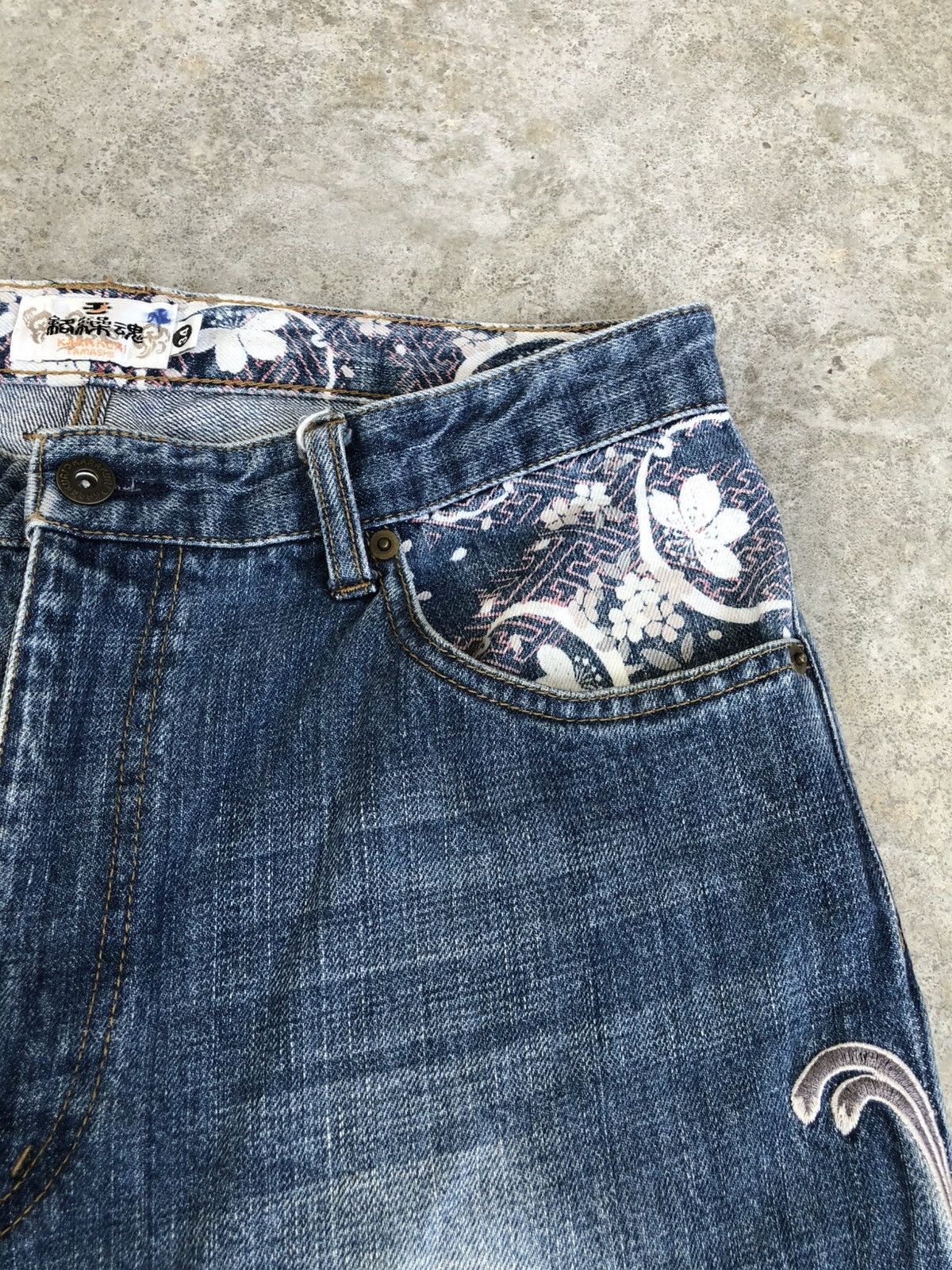 Karakuri Tamashii Karakuri Tamashii Embroidered Jeans Distressed Denim Size US 33 - 15 Thumbnail