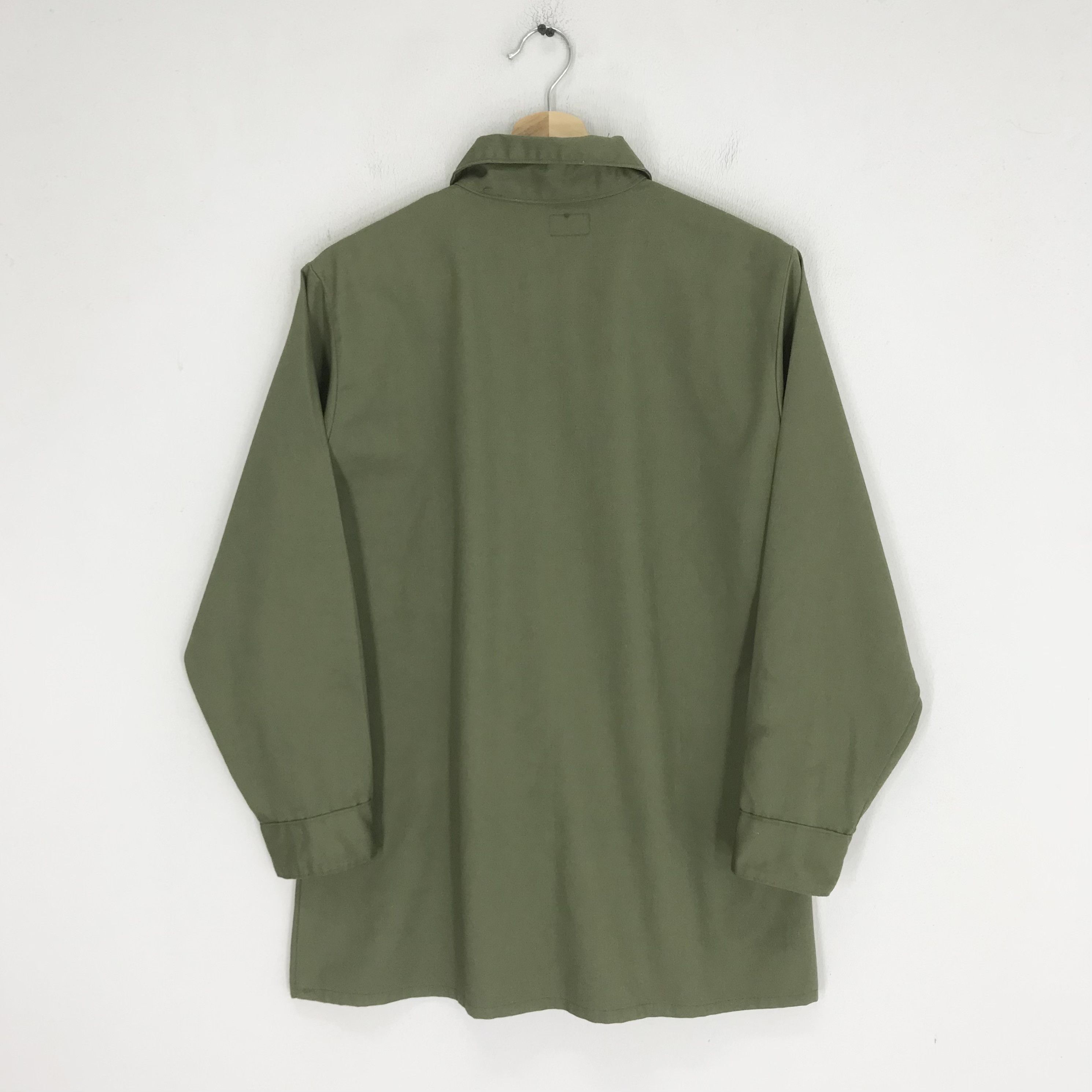 Vintage Vintage Olive Green Fatigue Us Army Green Button Down Shirt Size US M / EU 48-50 / 2 - 2 Thumbnail