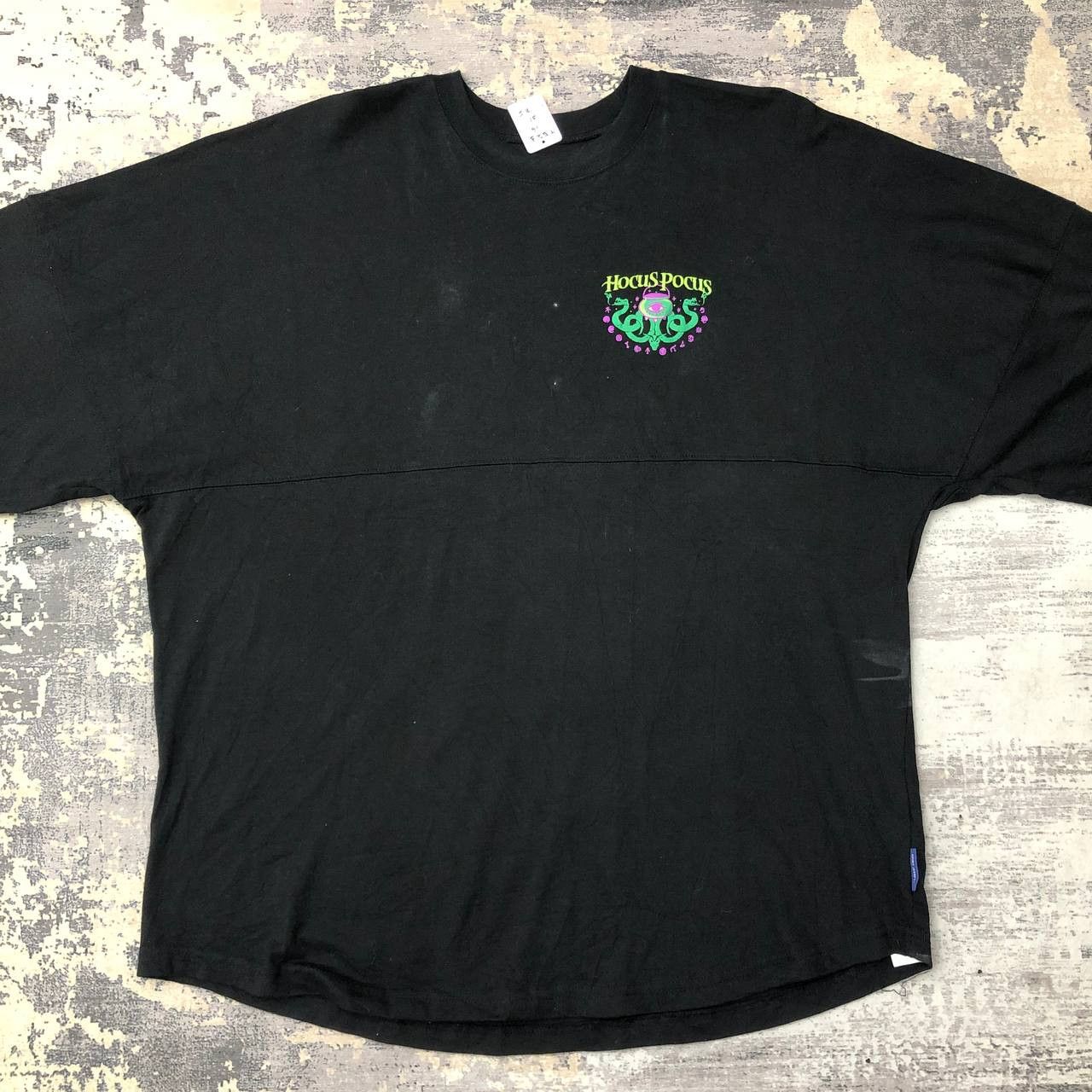 Disney T523 VTG DISNEY WITCHES HOCUS POCUS TEE Size US XL / EU 56 / 4 - 3 Thumbnail