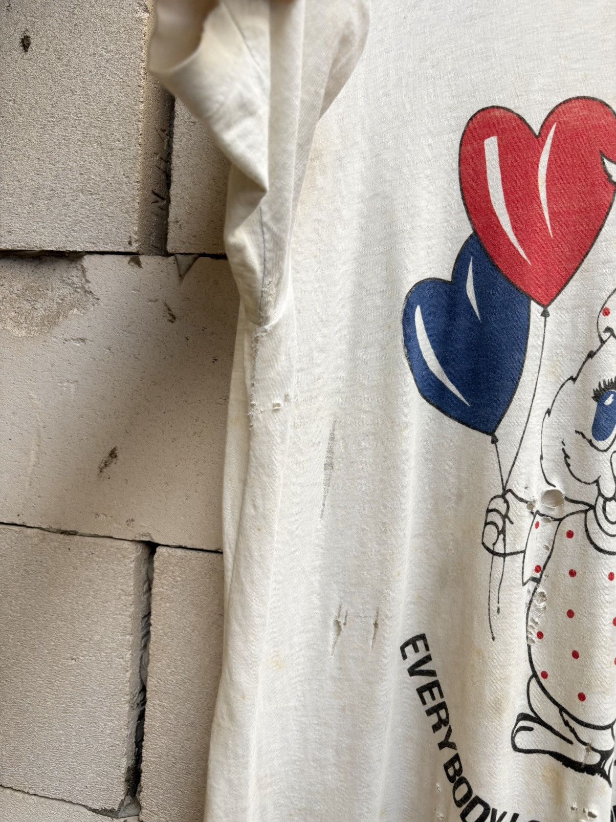 Vintage Thrashed EVERYBODY LOVES SOMEBUNNY T Shirt Distressed ERD Size US L / EU 52-54 / 3 - 6 Thumbnail