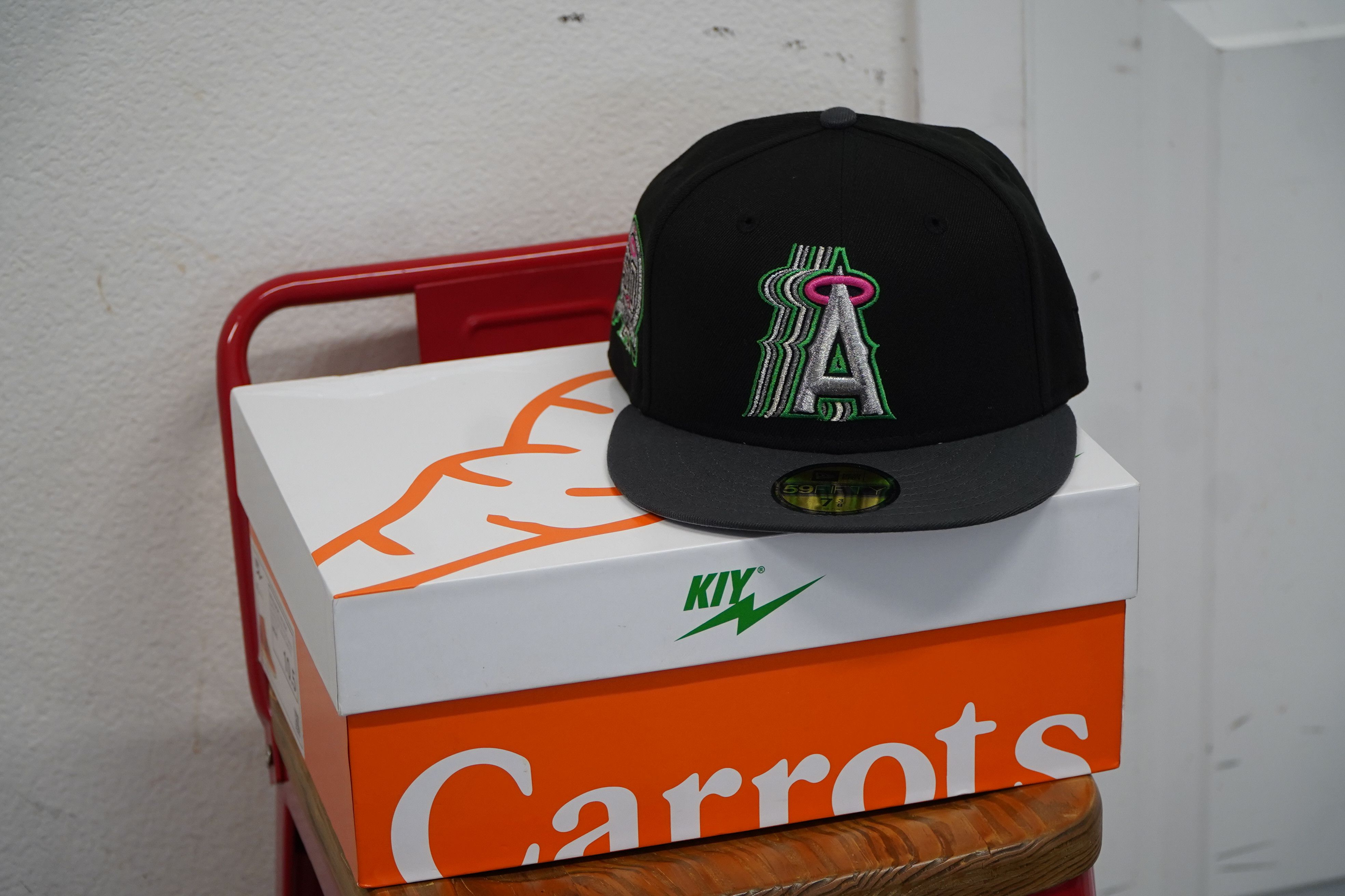 Capsule × MLB × New Era Anaheim Angels Capsule Hats Trippy Angels 3.0 - 7 3/8 Size ONE SIZE - 1 Thumbnail