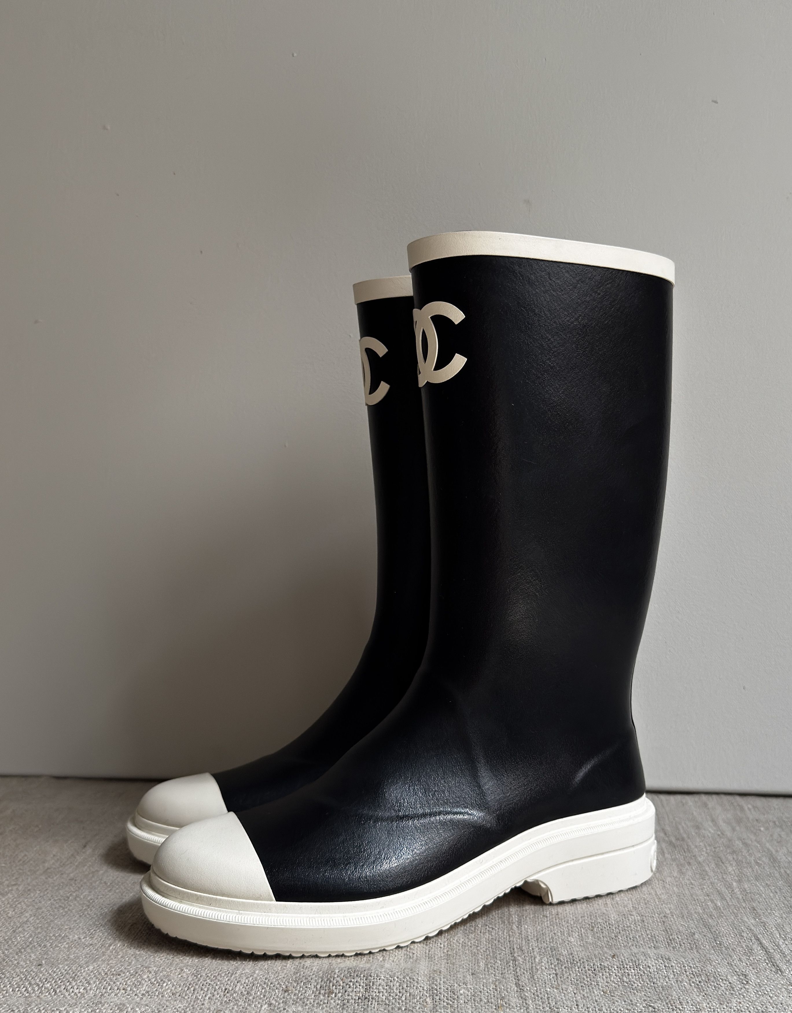 Chanel wellington rainboots Size US 8 / IT 38 - 2 Thumbnail