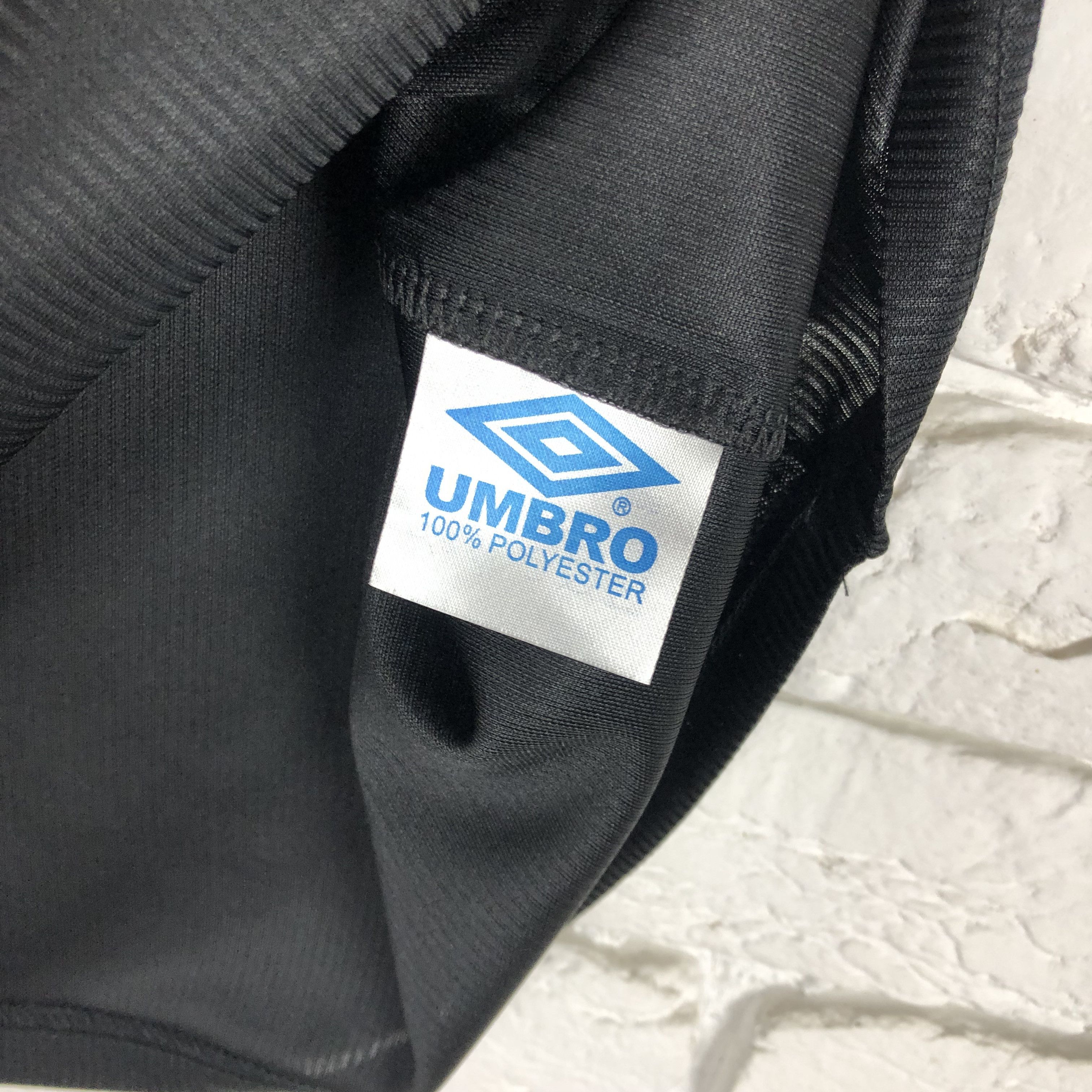 Umbro Retro copy Manchester United 1998 1999 special soccer jersey Size US L / EU 52-54 / 3 - 8 Thumbnail