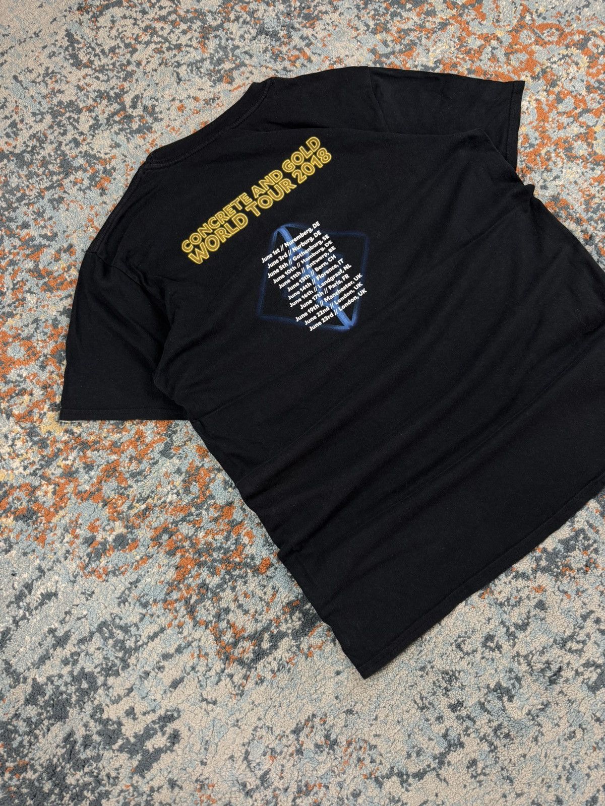 Band Tees × Vintage Vintage 2018 Foo Fighters concrete and gold world tour tee Size US L / EU 52-54 / 3 - 4 Thumbnail