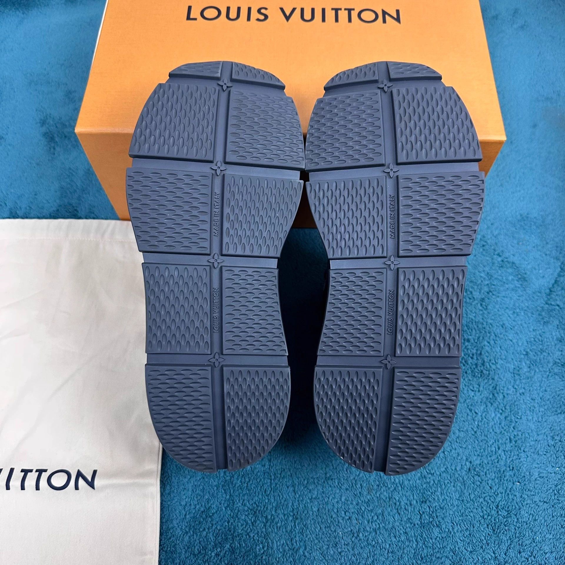 Louis Vuitton LV Calfskin All Over Jacquard Low Top Black US8/42 Size US 9 / EU 42 - 5 Thumbnail