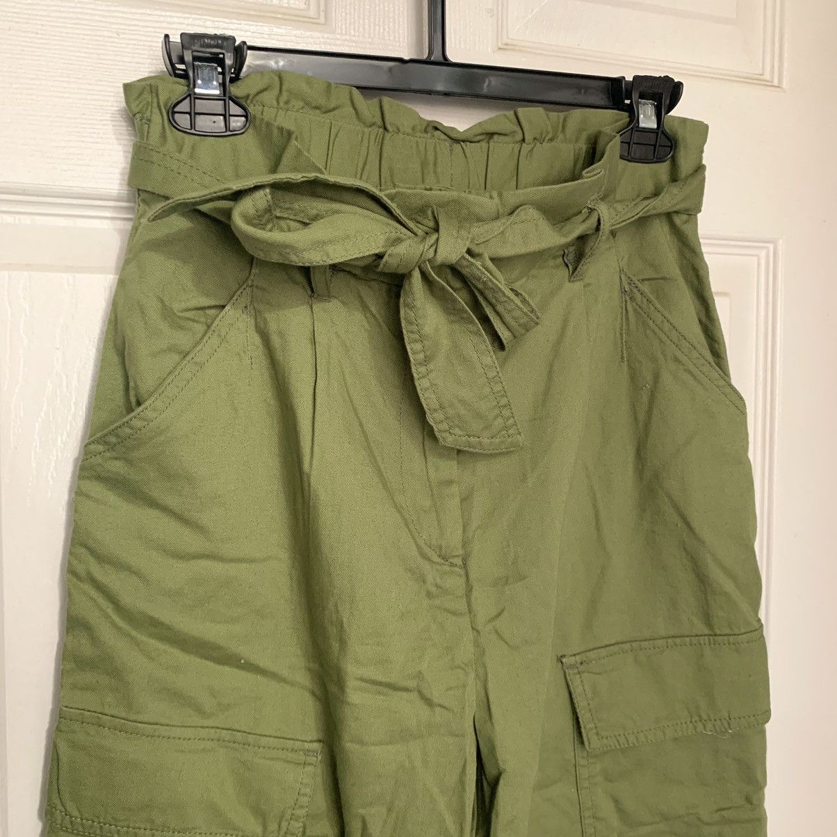 H&M High waisted cargo pants paper bag style size 6 Size 28" / US 6 / IT 42 - 3 Thumbnail