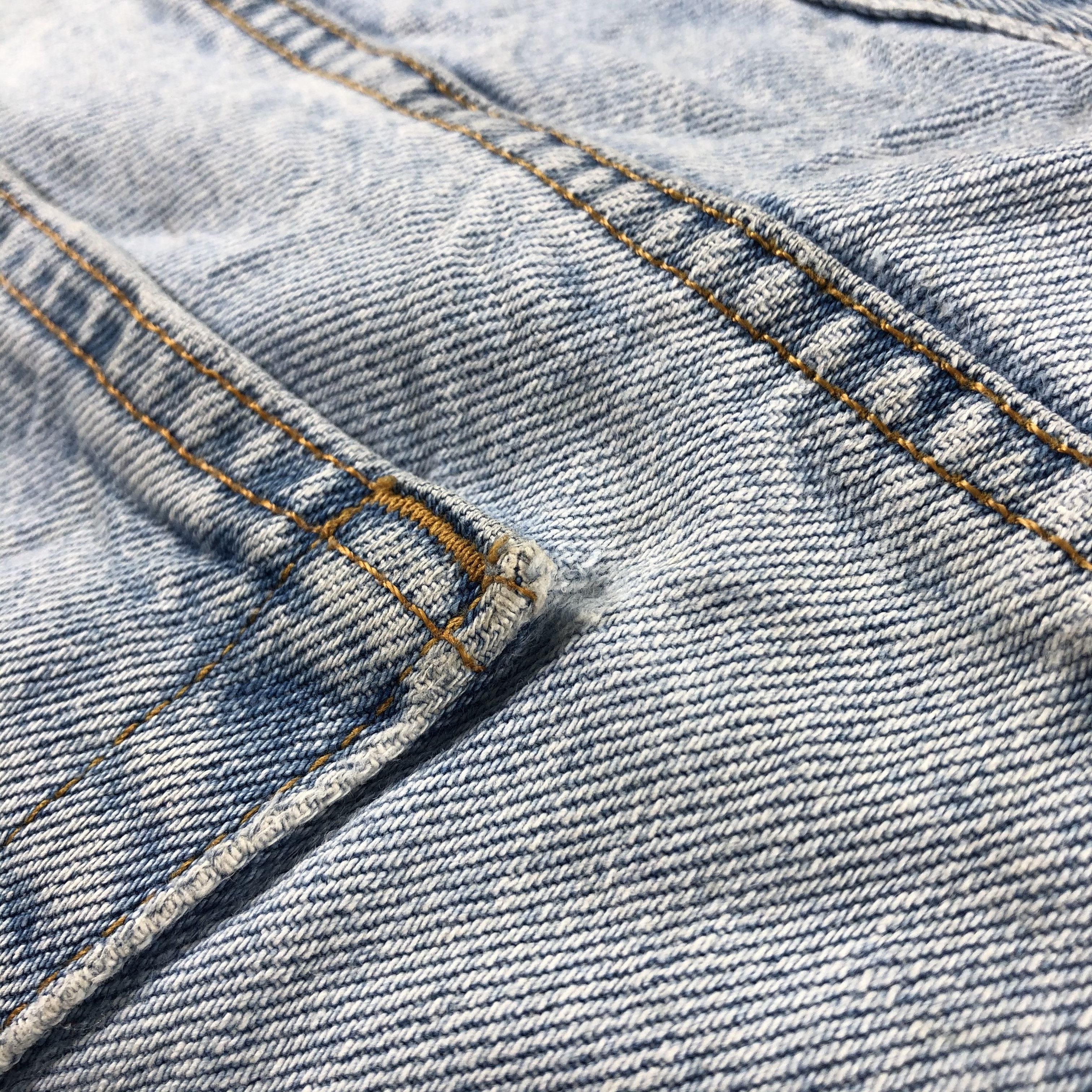 Levi's Vintage 90s Light Wash Levis 505 Jeans-J2606 Size US 32 / EU 48 - 9 Thumbnail