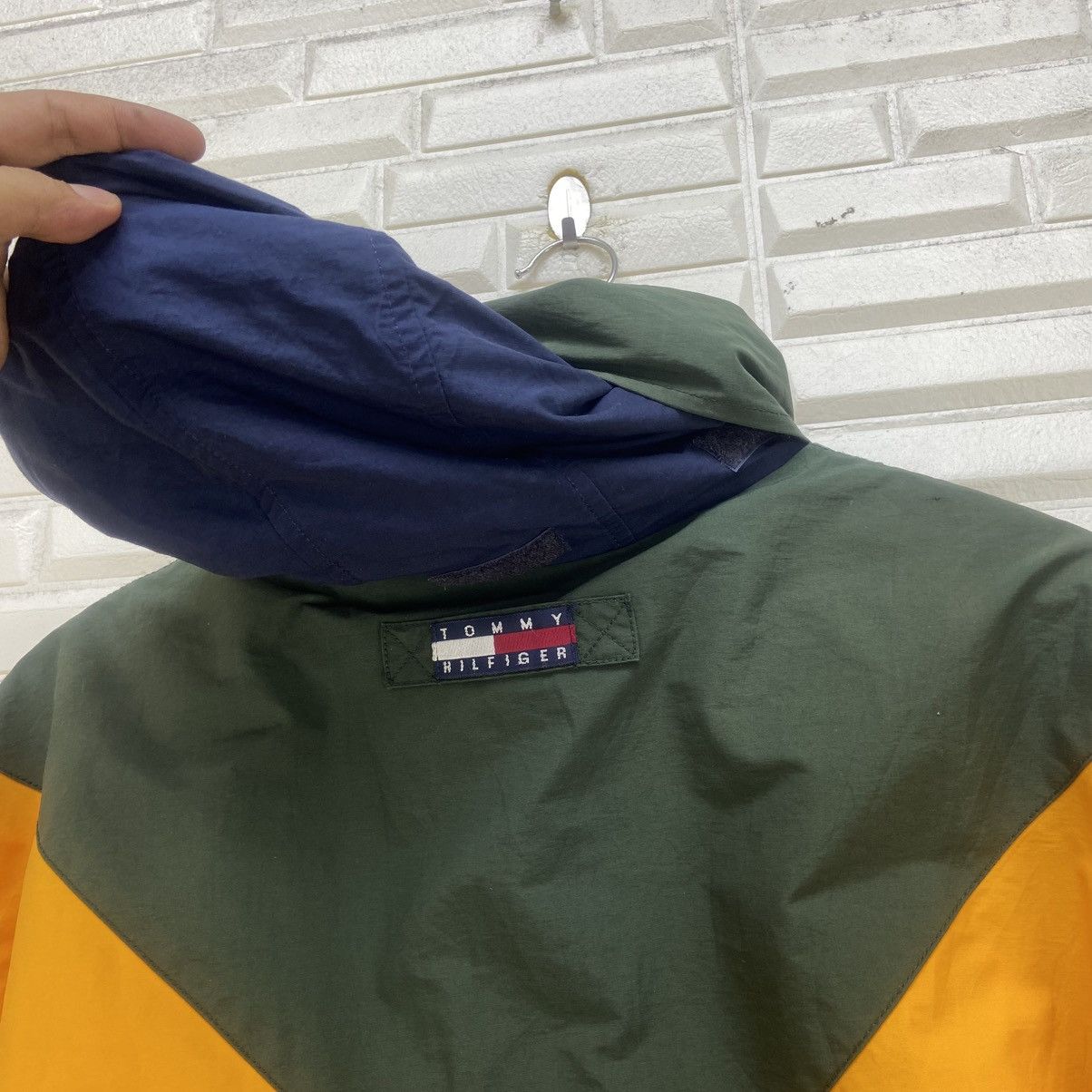 Tommy Hilfiger 🔥 Tommy Hilfiger Big Logo Color Block Jacket Size US L / EU 52-54 / 3 - 18 Thumbnail