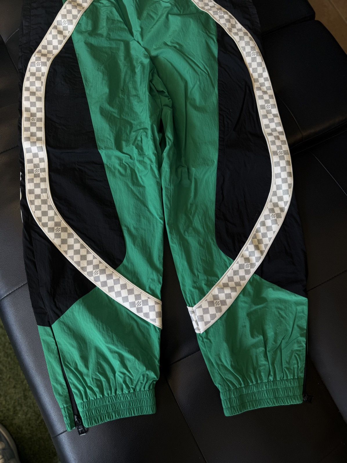 Louis Vuitton Louis Vuitton Green Golf Sweatpants RARE Size 2XL Size US 38 / EU 54 - 2 Thumbnail