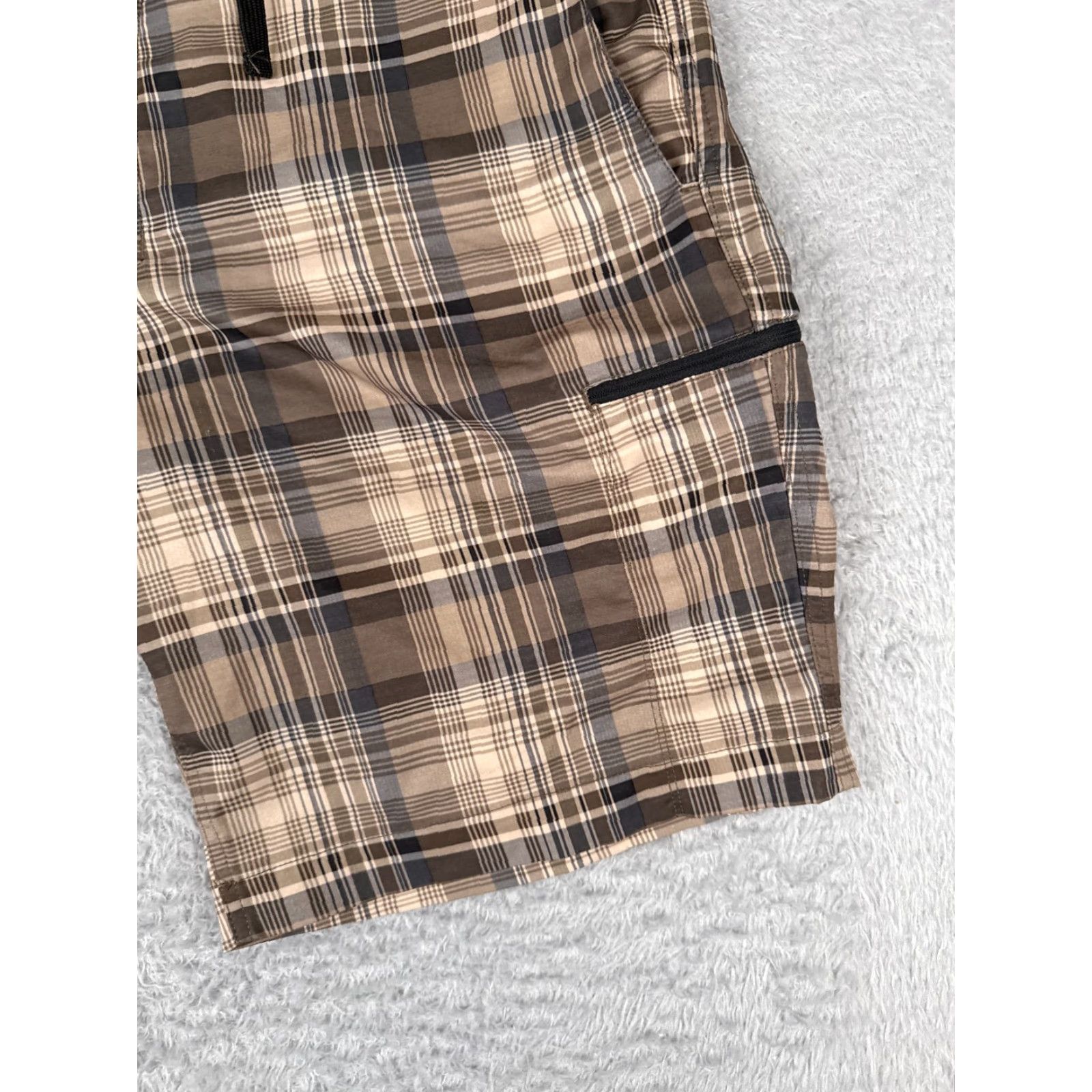 The North Face VINTAGE The North Face Cargo Shorts Men Beige Plaid 38 Polyester Blend Inseam 10 in Zip Pocket Logo Casual All Season Mens Size US 38 / EU 54 - 2 Thumbnail