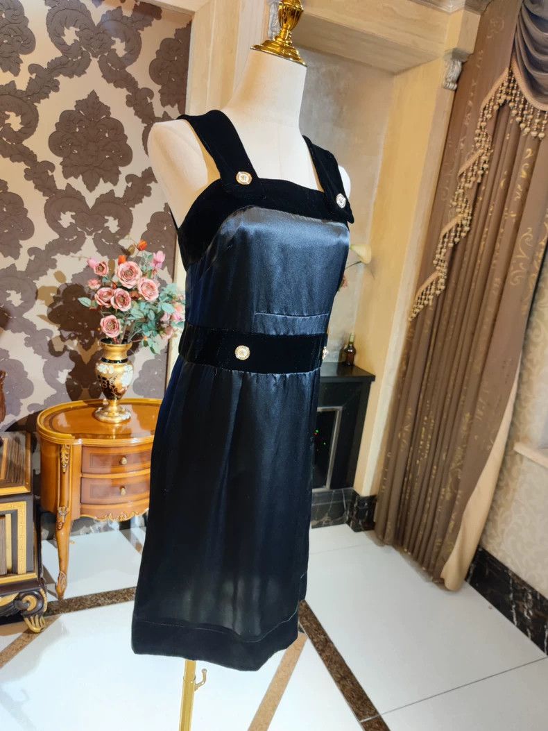 Versace Versace Stitched velvet dress Size M / US 6-8 / IT 42-44 - 4 Thumbnail