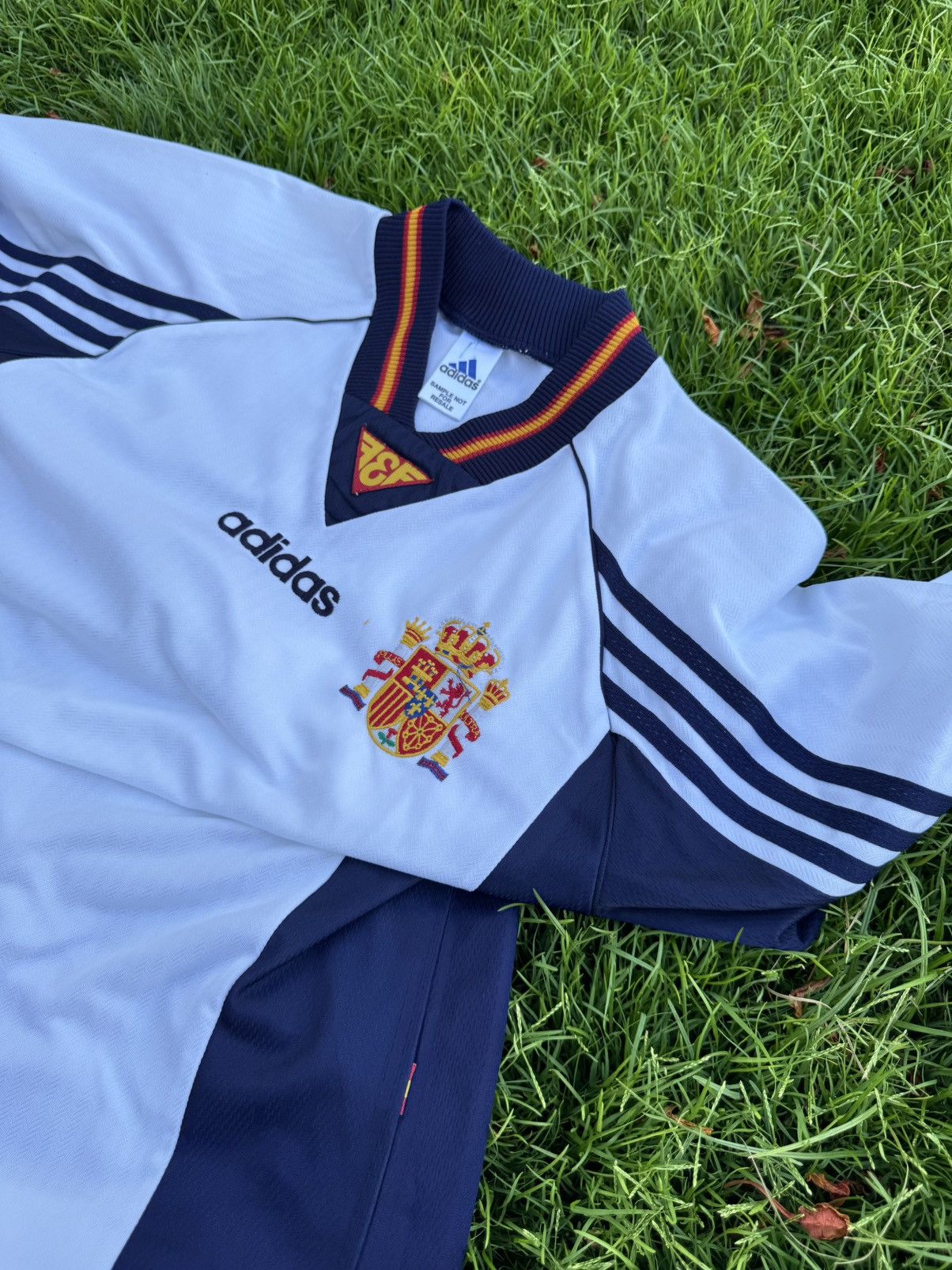 Adidas Vintage 1998 Spain away World Cup France jersey T-shirt Size US L / EU 52-54 / 3 - 7 Thumbnail