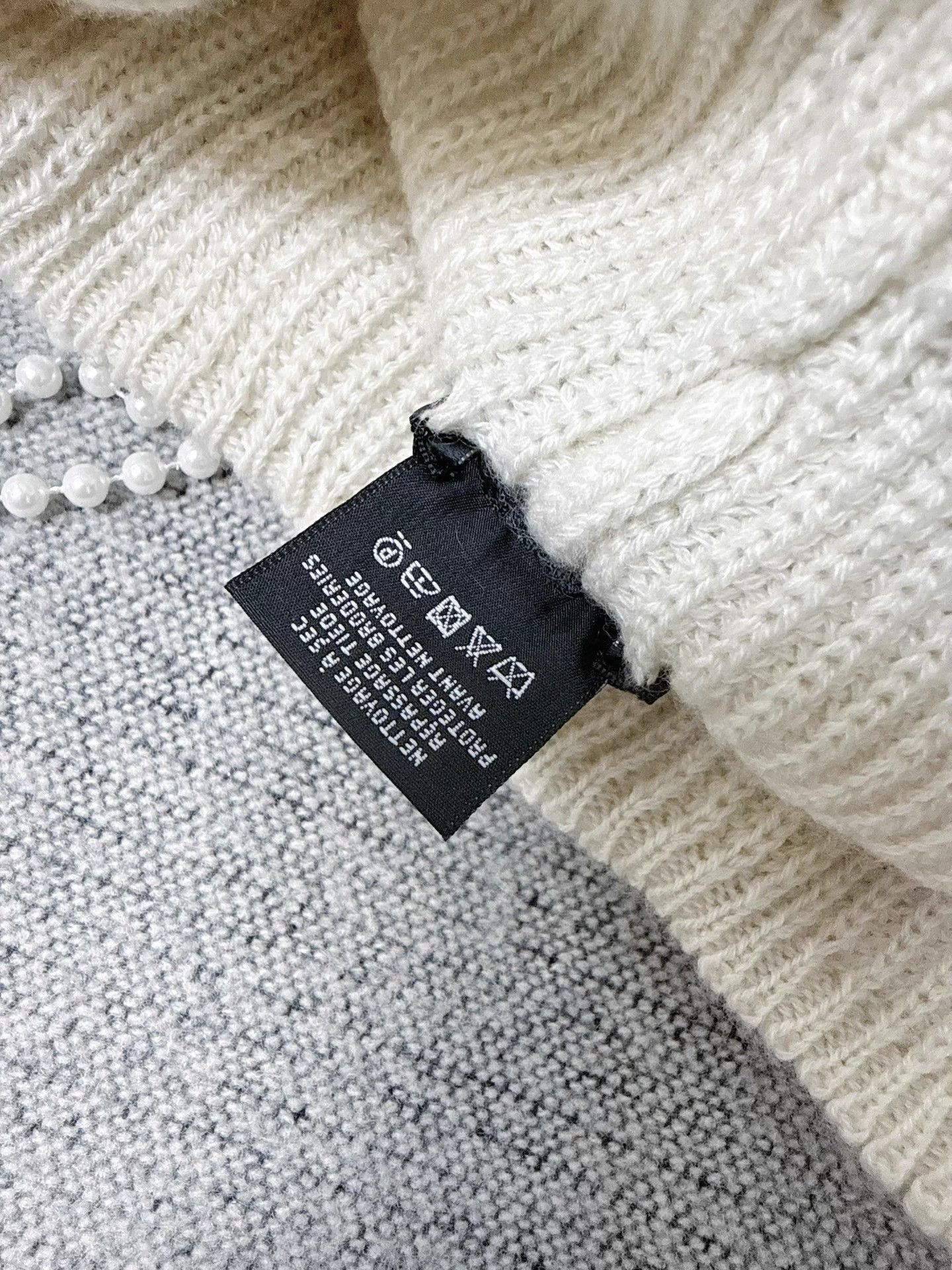 Chanel Chanel 21A White Black Pearl Emb Logo Beanie Size ONE SIZE - 4 Thumbnail