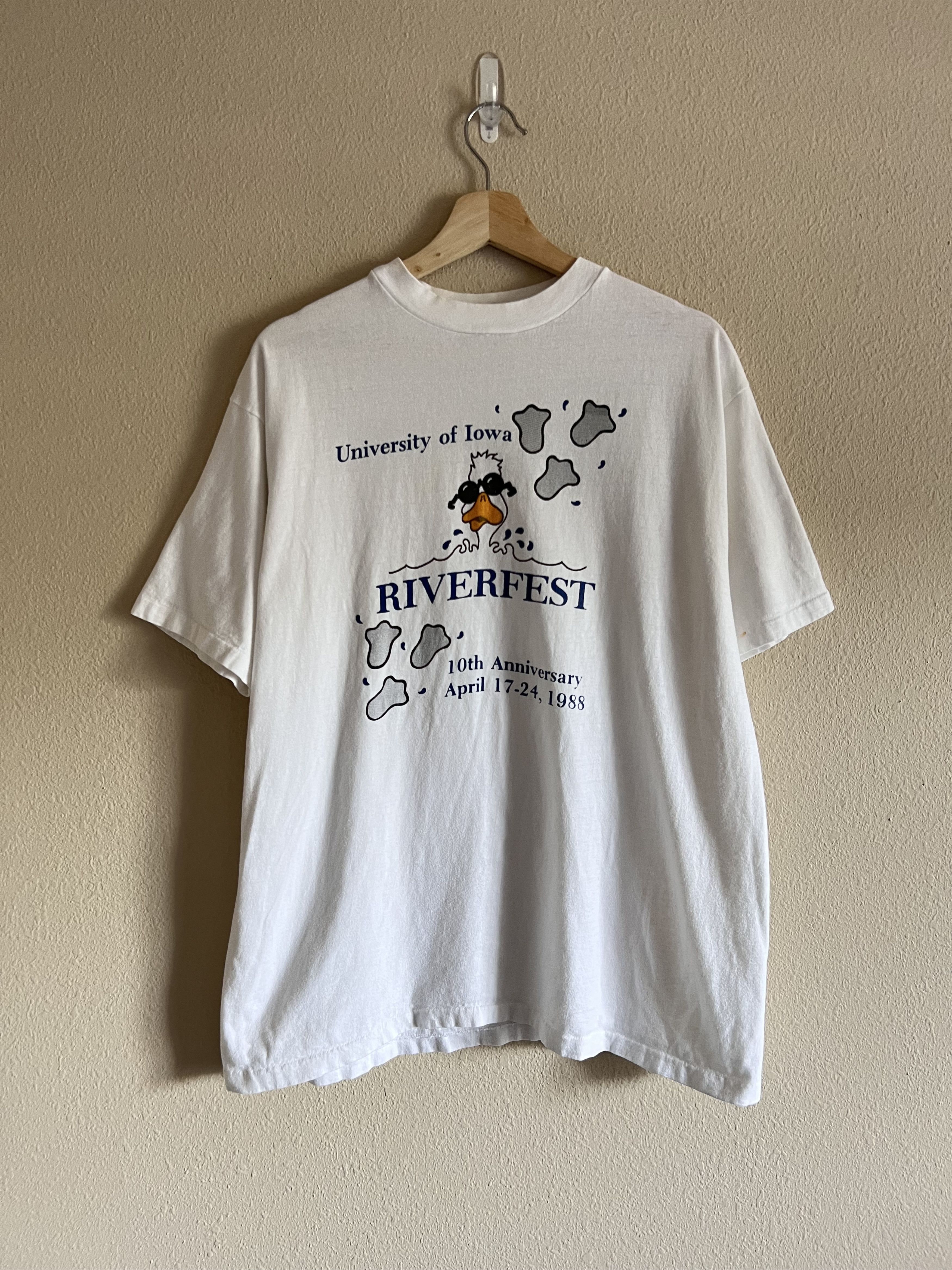 Hanes Vintage 80s University of Iowa Riverfest Tee in White Size US XL / EU 56 / 4 - 1 Thumbnail