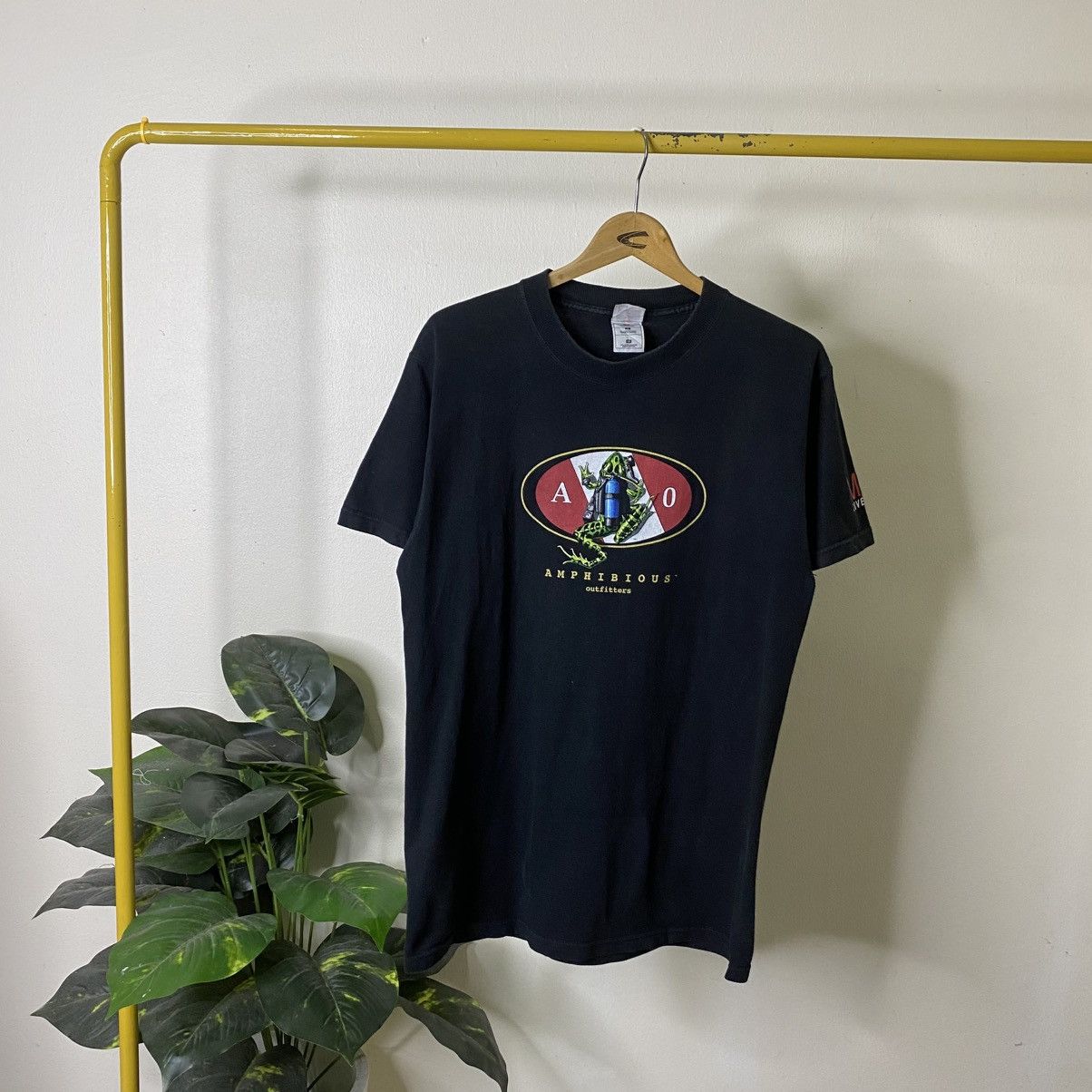 Vintage 1990s Amphibious Outfitters Maui Dive Shop Promo T Shirt Size US M / EU 48-50 / 2 - 8 Thumbnail