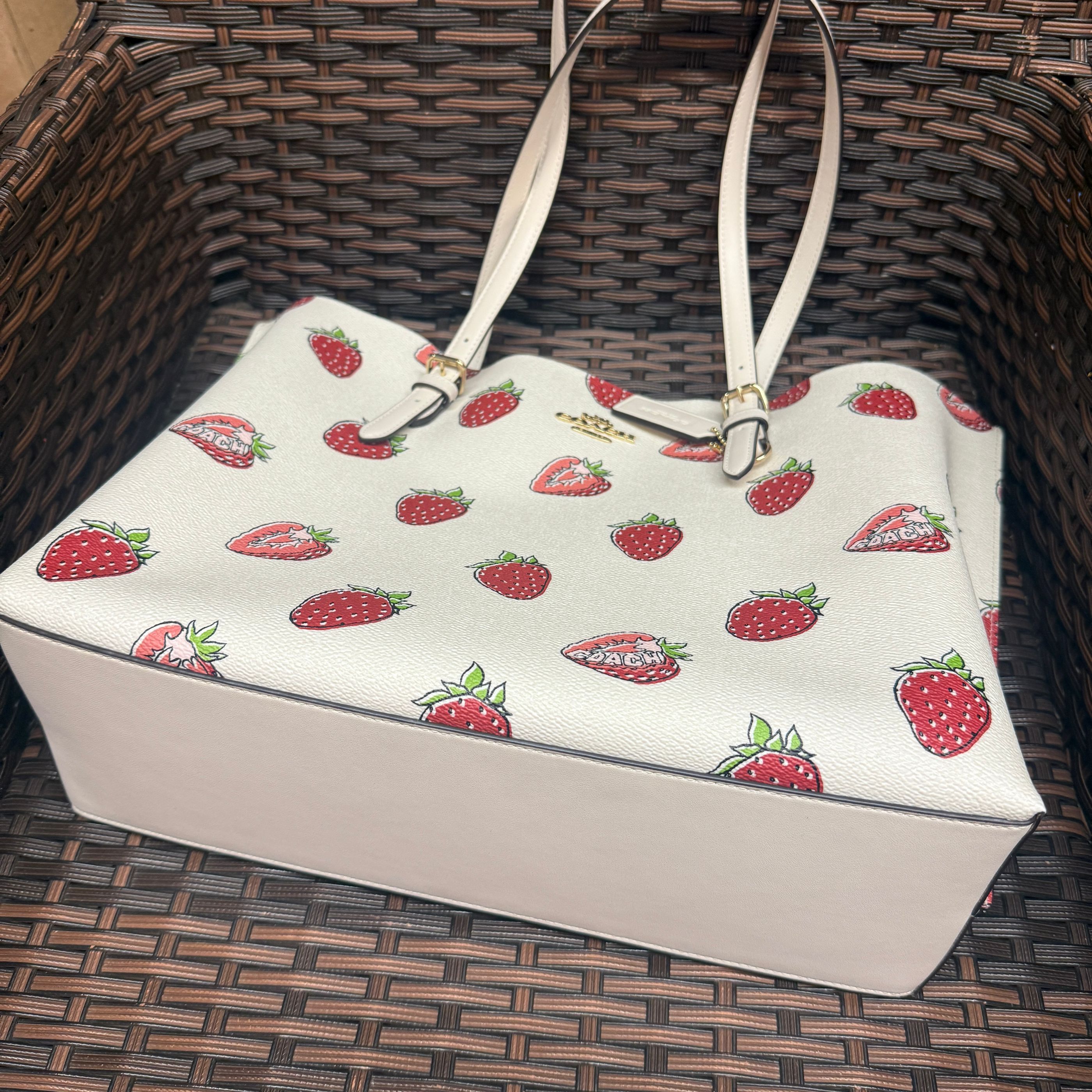 coach Mollie Tote Bag With Strawberry Print caq65