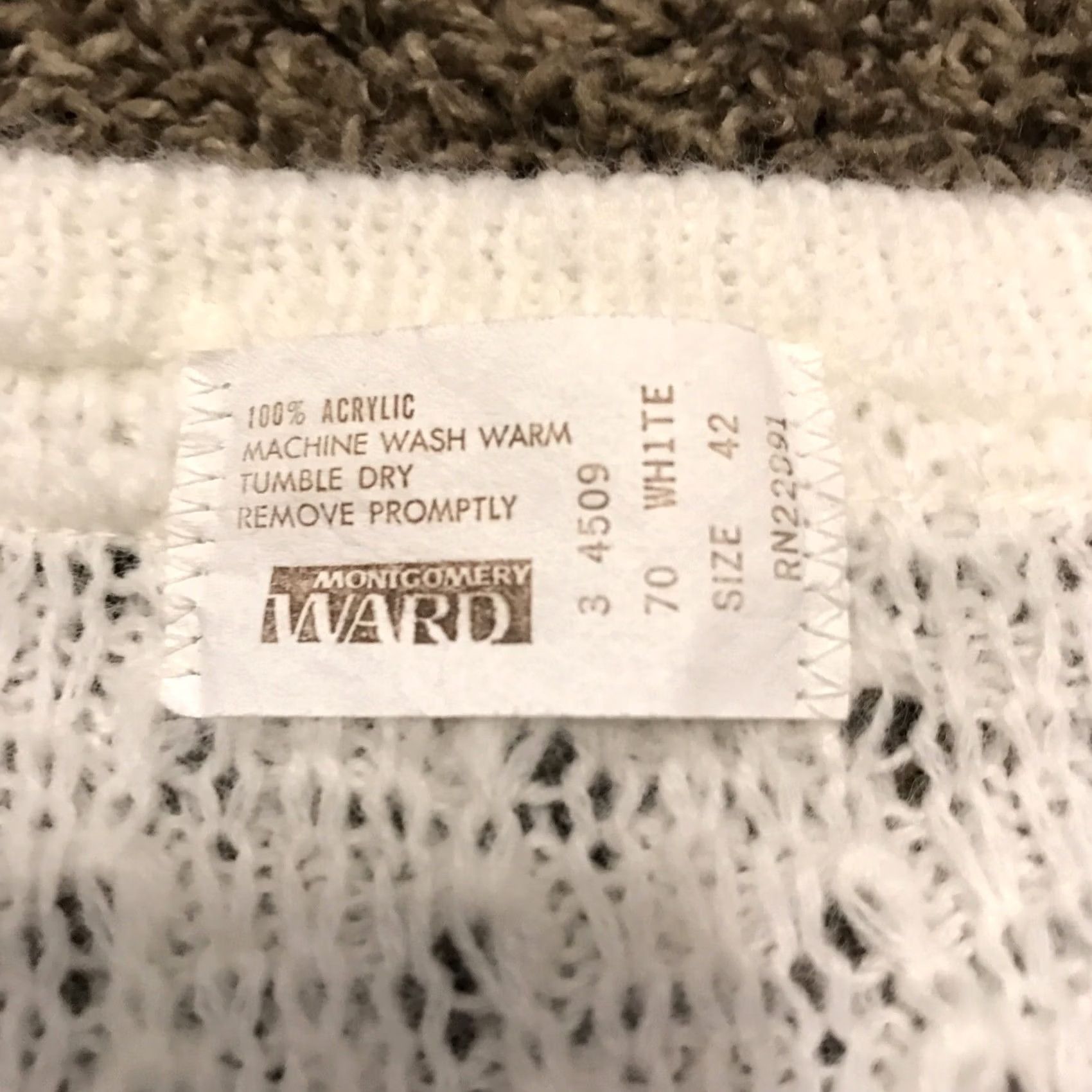 Vintage VINTAGE Montgomery Ward Cardigan Women's Sleeveless Crew Neck White Acrylic Crochet 90s Open(Size XL) Mens Girls Size XL / US 12-14 / IT 48-50 - 2 Thumbnail