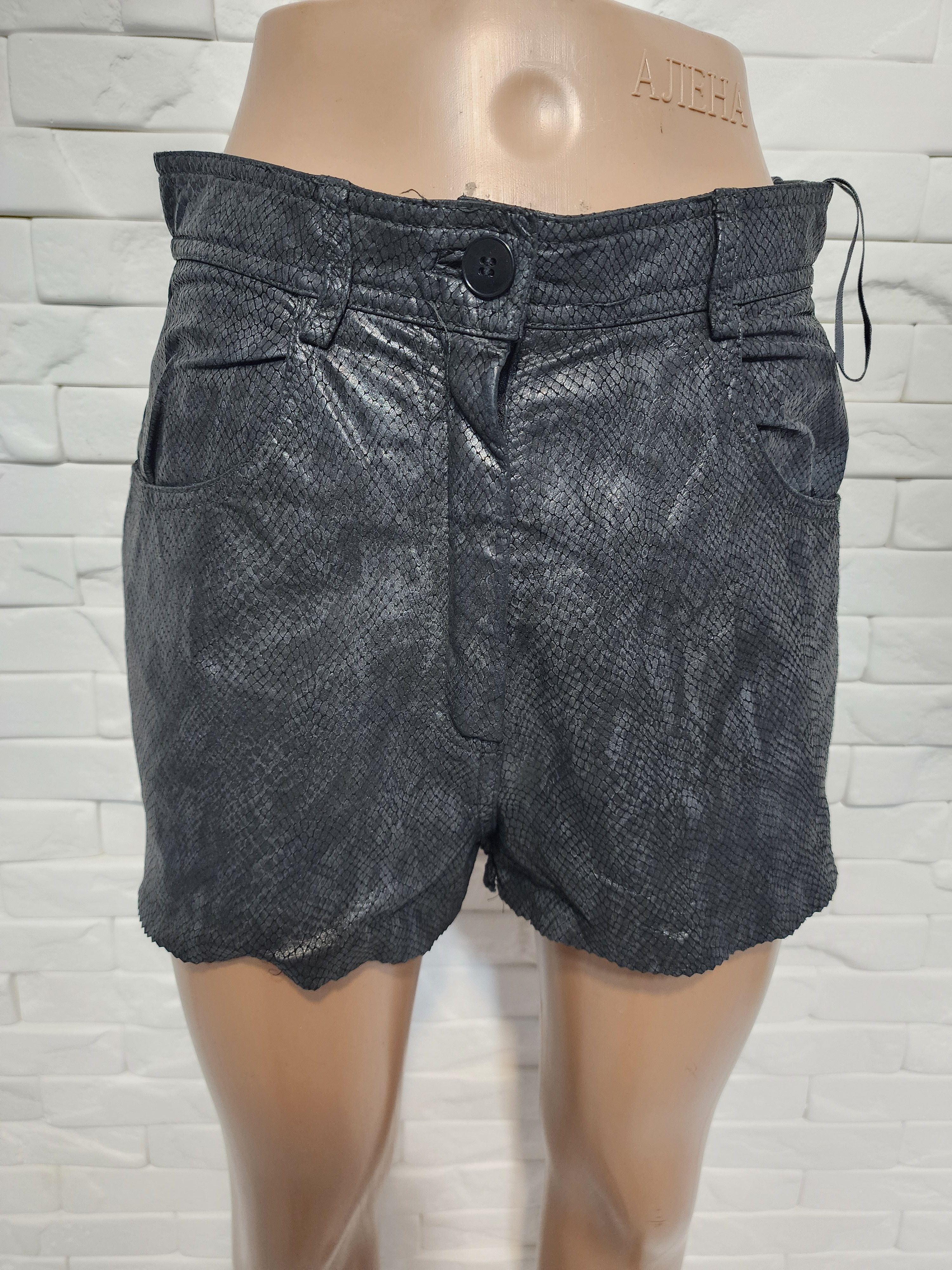 Genuine Leather Women's leather black shorts. Size 27" / US 4 / IT 40 - 1 Thumbnail
