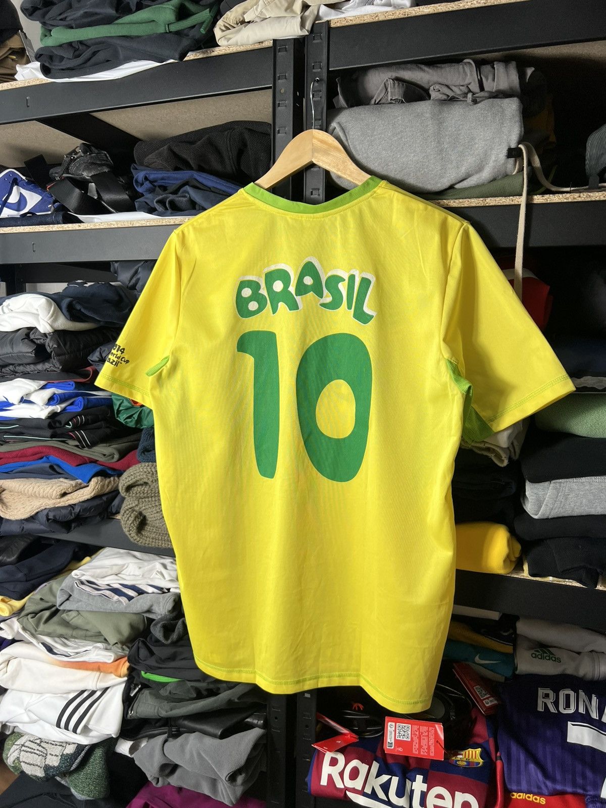 Umbro Brazil Brasil #10 FIFA World Cup 2014 Football Shirt Yellow Size US M / EU 48-50 / 2 - 1 Thumbnail