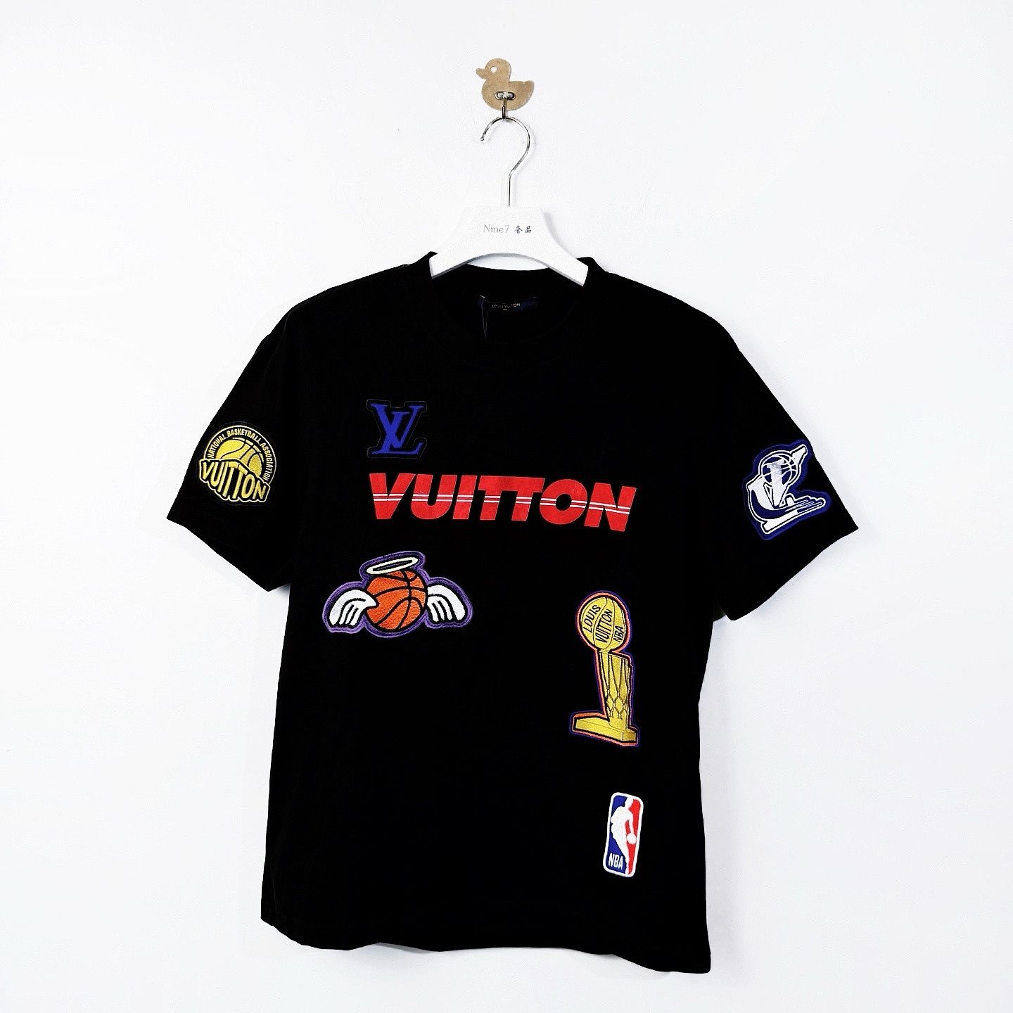 Louis Vuitton Louis Vuitton x NBA Logo Patch T-Shirt Size M Size US M / EU 48-50 / 2 - 1 Thumbnail