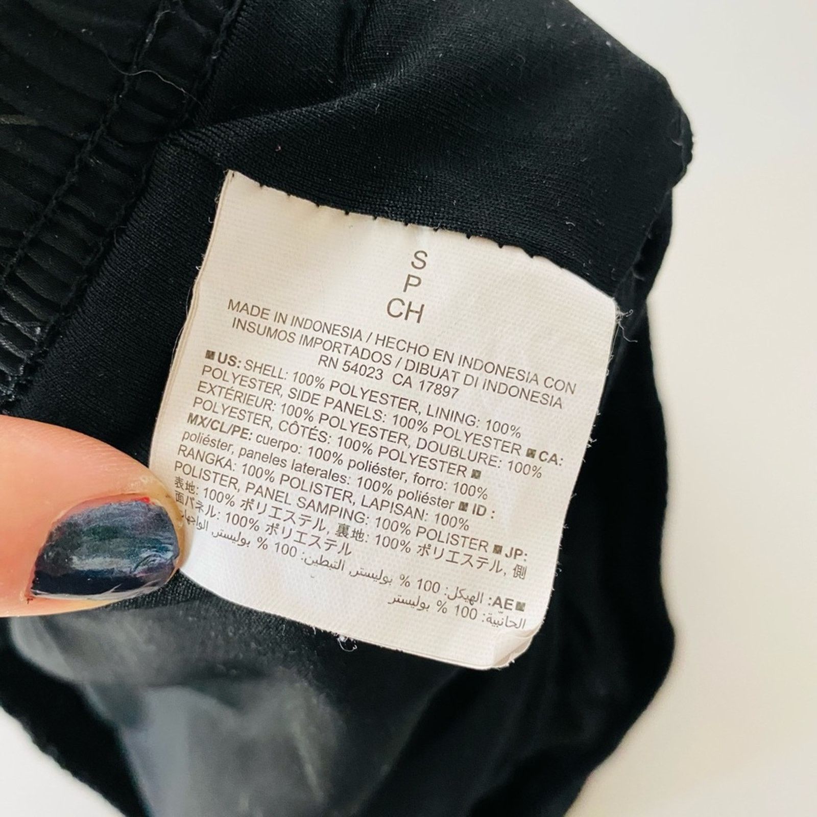 Old Navy OLD NAVY ACTIVE Black White Abstract Geometric Print Shorts Size 27" / US 4 / IT 40 - 4 Thumbnail