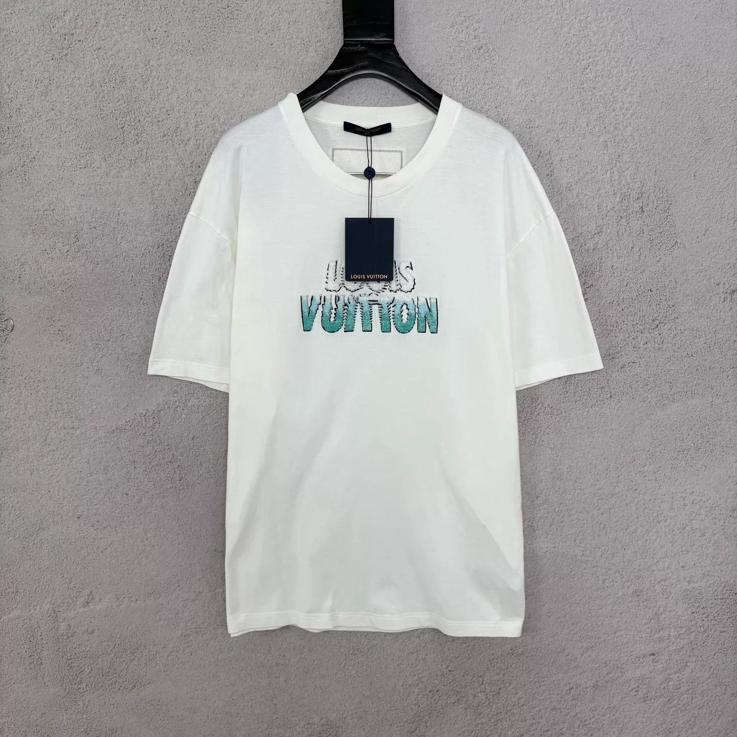 Louis Vuitton LV gradient beaded letter logo short sleeve XL Size US XL / EU 56 / 4 - 1 Thumbnail
