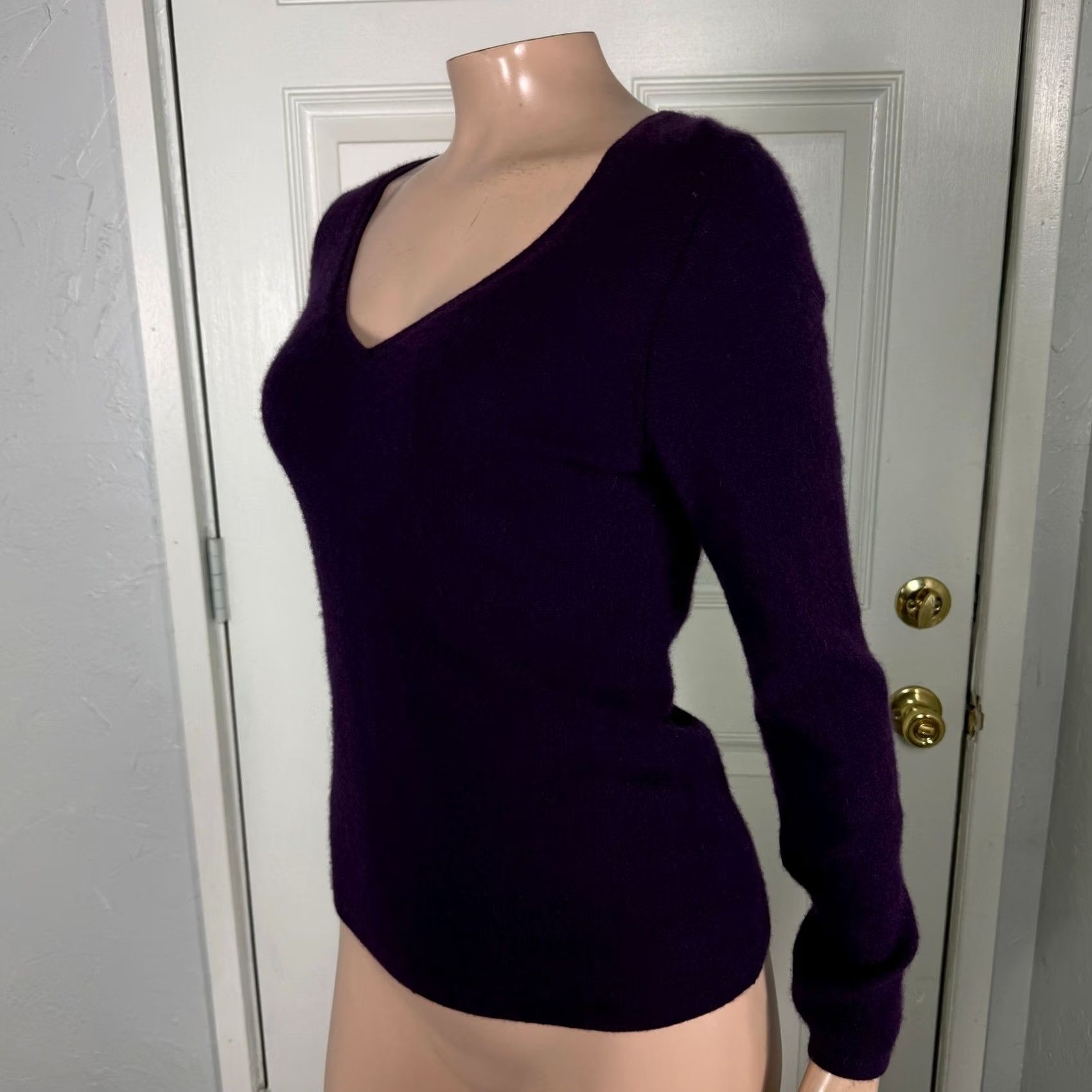 Ann Taylor Ann Taylor Women's Sweater Purple L/S V-Neck Cashmere XSP Petite Pullover Size XS / US 0-2 / IT 36-38 - 2 Thumbnail