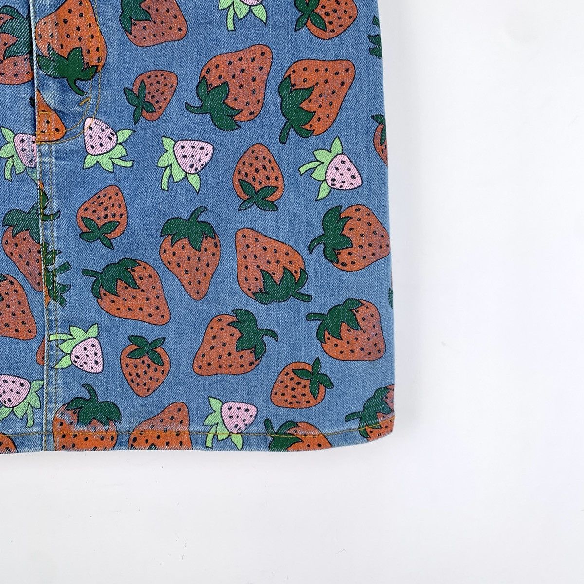Gucci Gucci Blue All-over Strawberry Printed Denim Skirt K26WX Size 27" / US 4 / IT 40 - 4 Thumbnail
